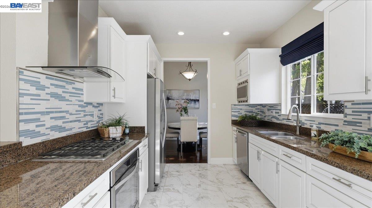 34136 Finnigan Ter, Fremont CA 94555 — photo 8
