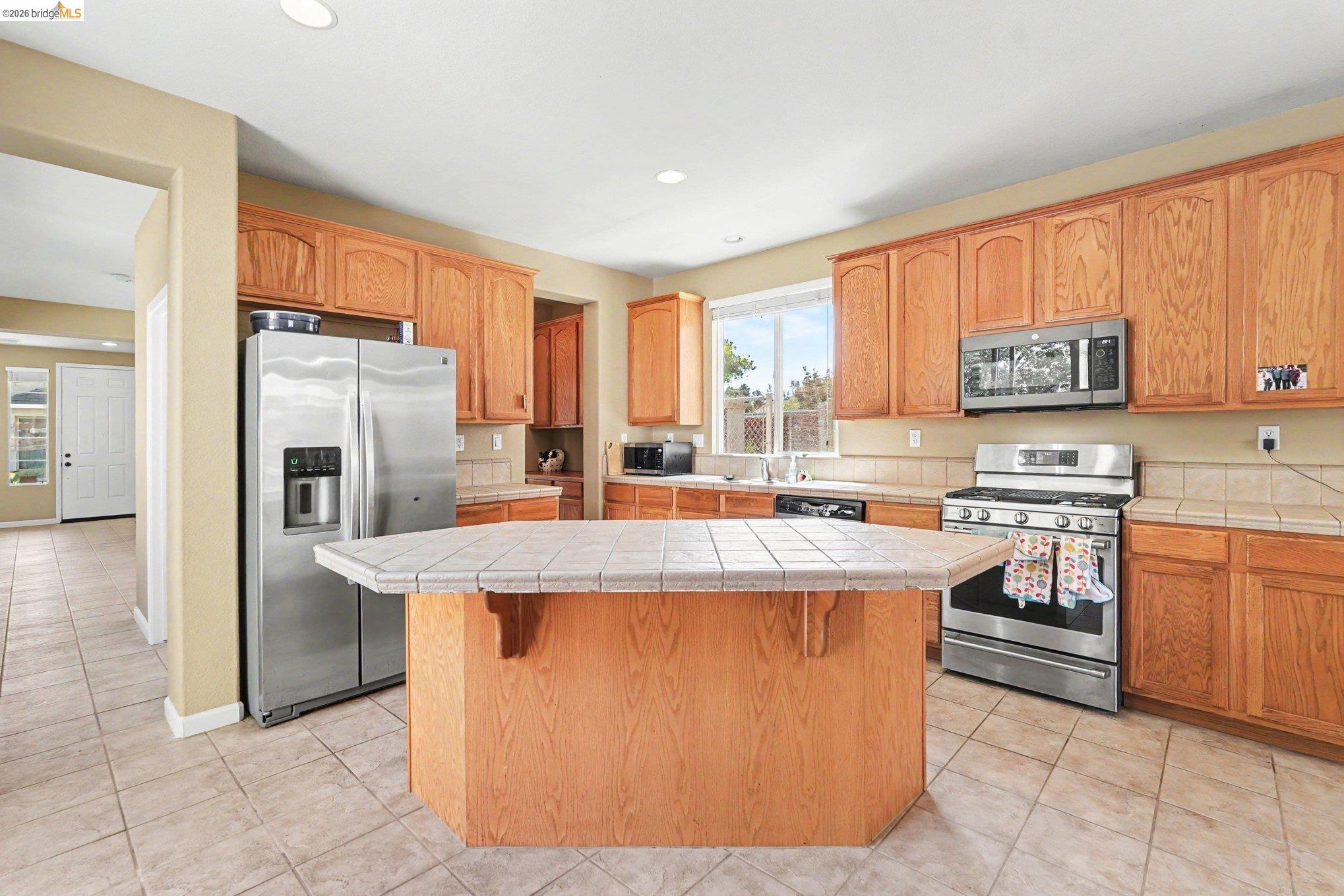 1696 McGuire Cir, Suisun City CA 94585 — photo 10