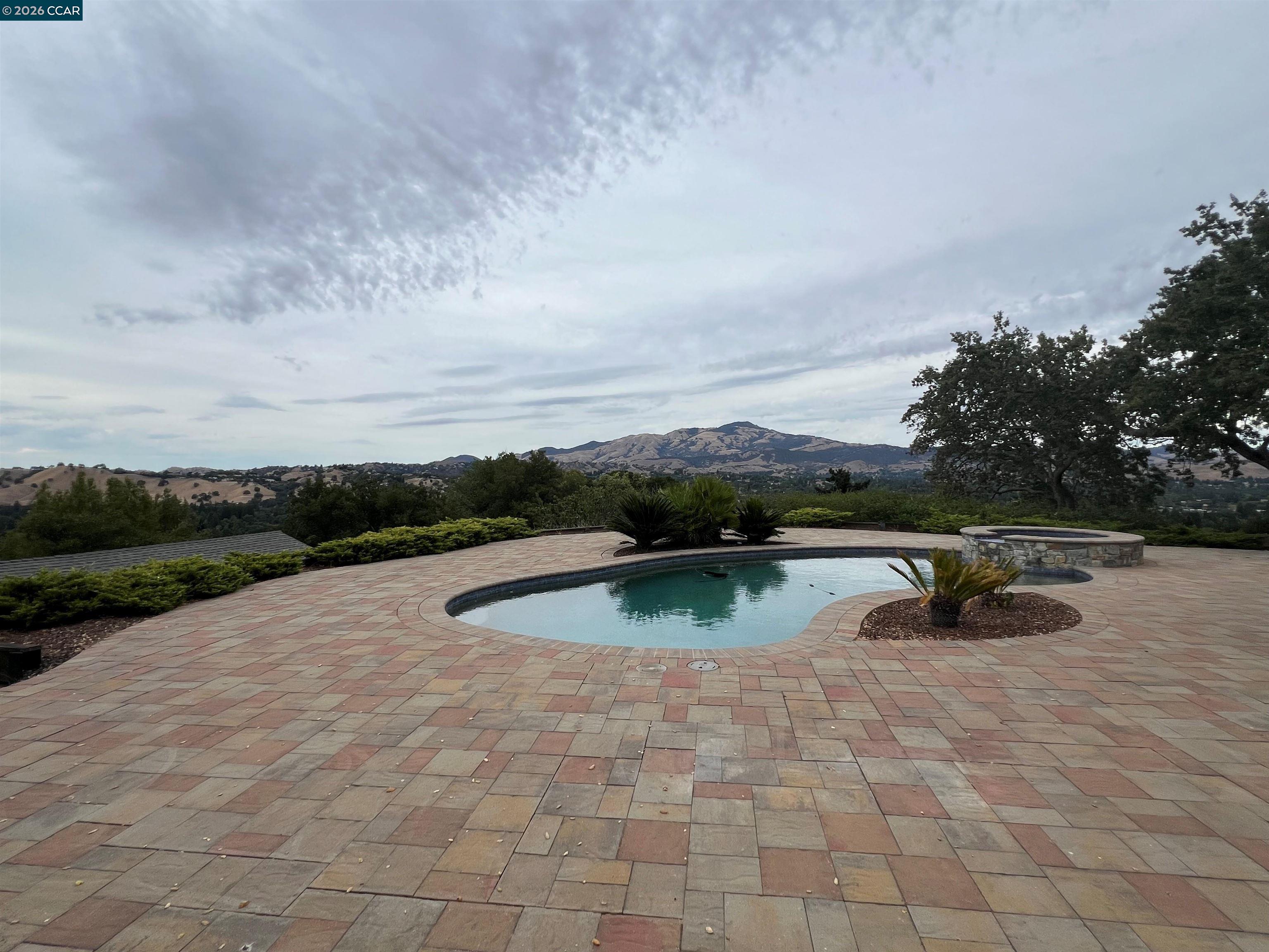300 Oak View Ter