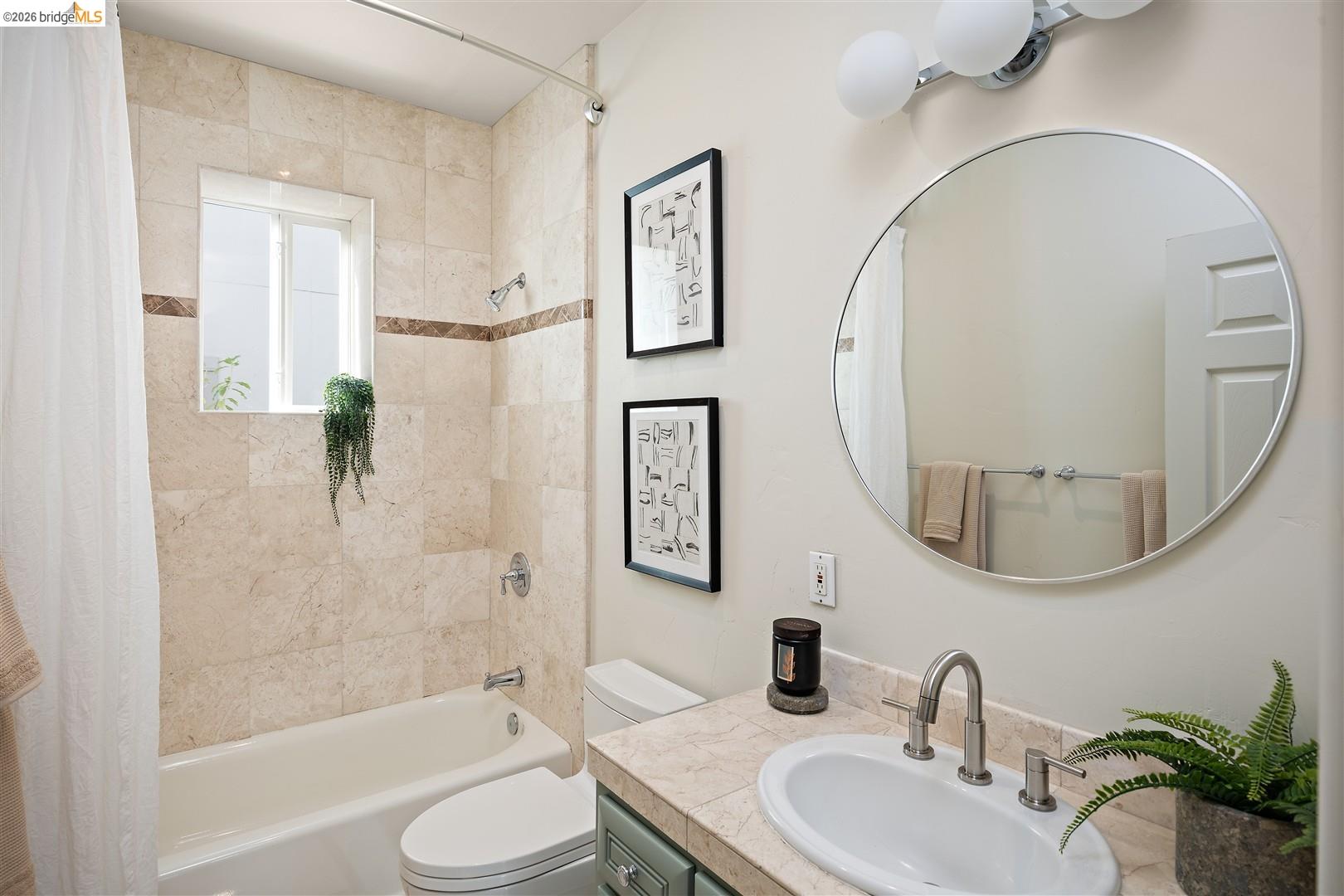 6577 Glen Oaks Way, Oakland CA 94611 — photo 32