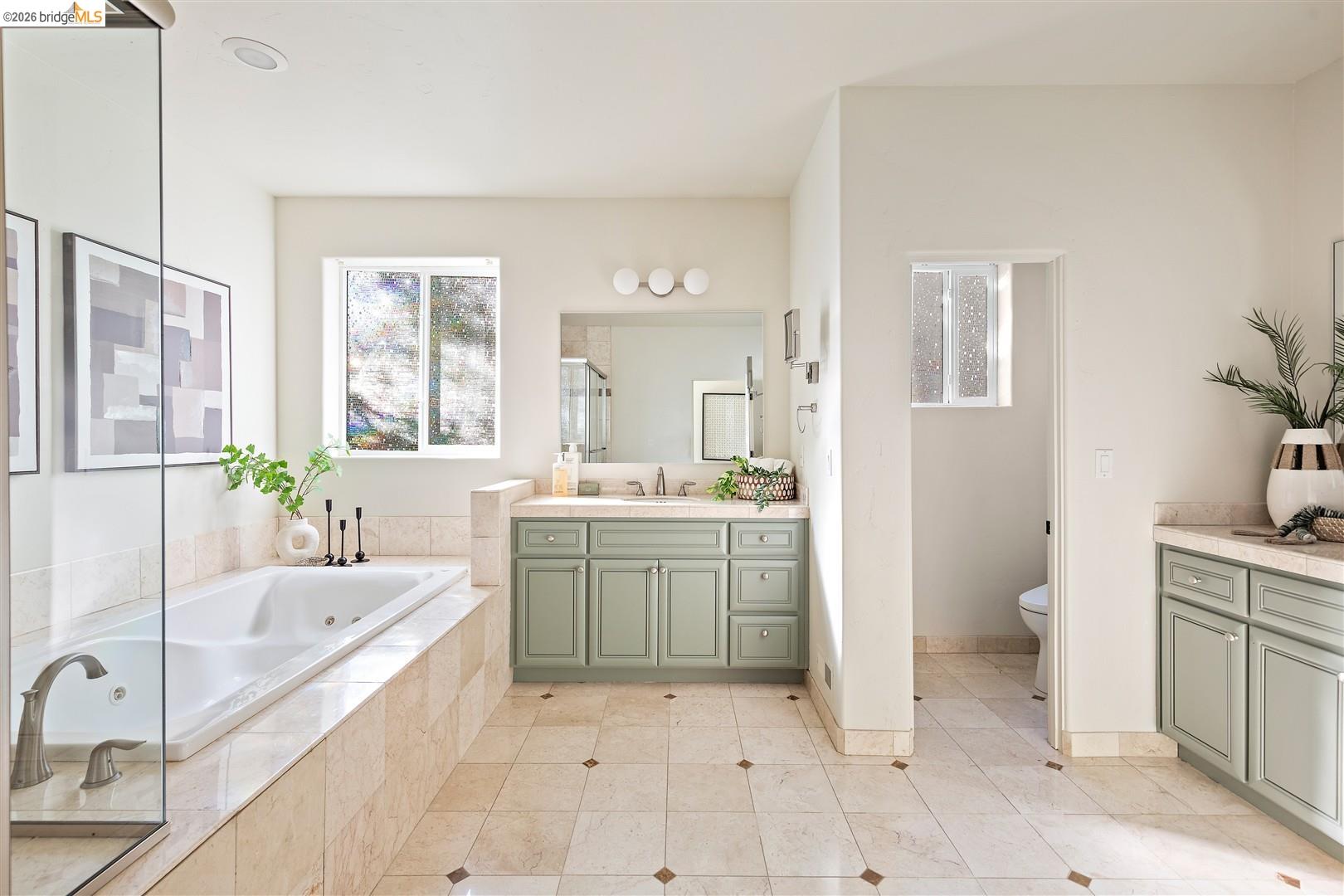 6577 Glen Oaks Way, Oakland CA 94611 — photo 42