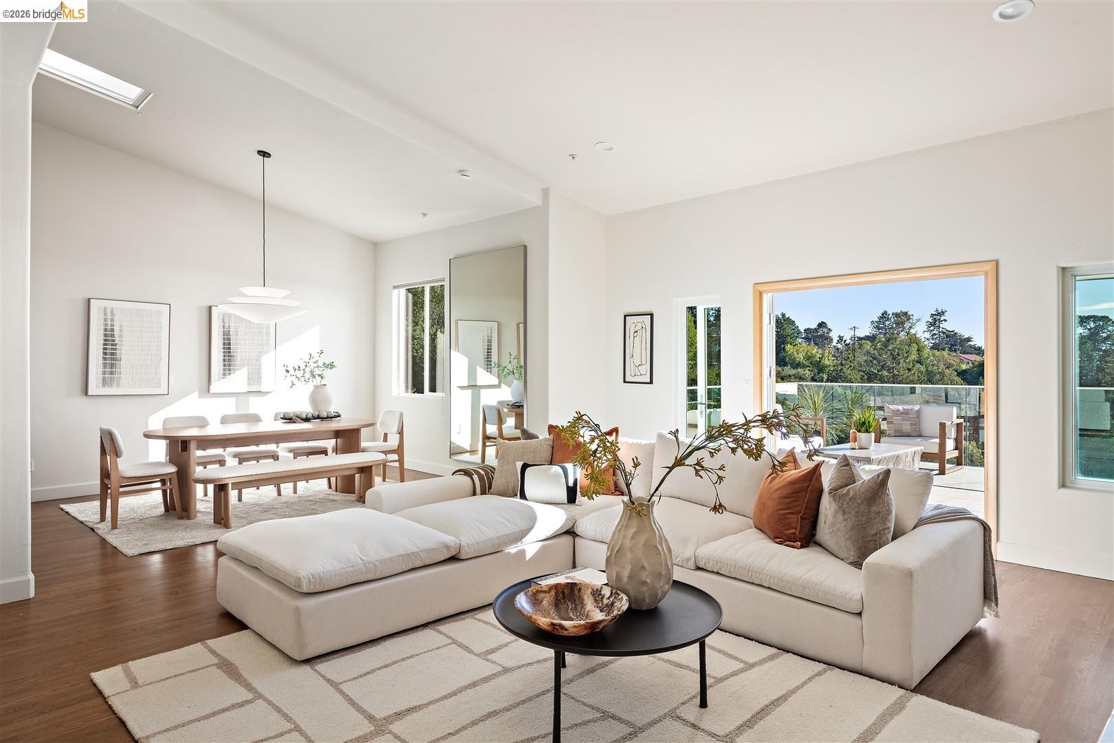 6577 Glen Oaks Way, Oakland CA 94611 — photo 10