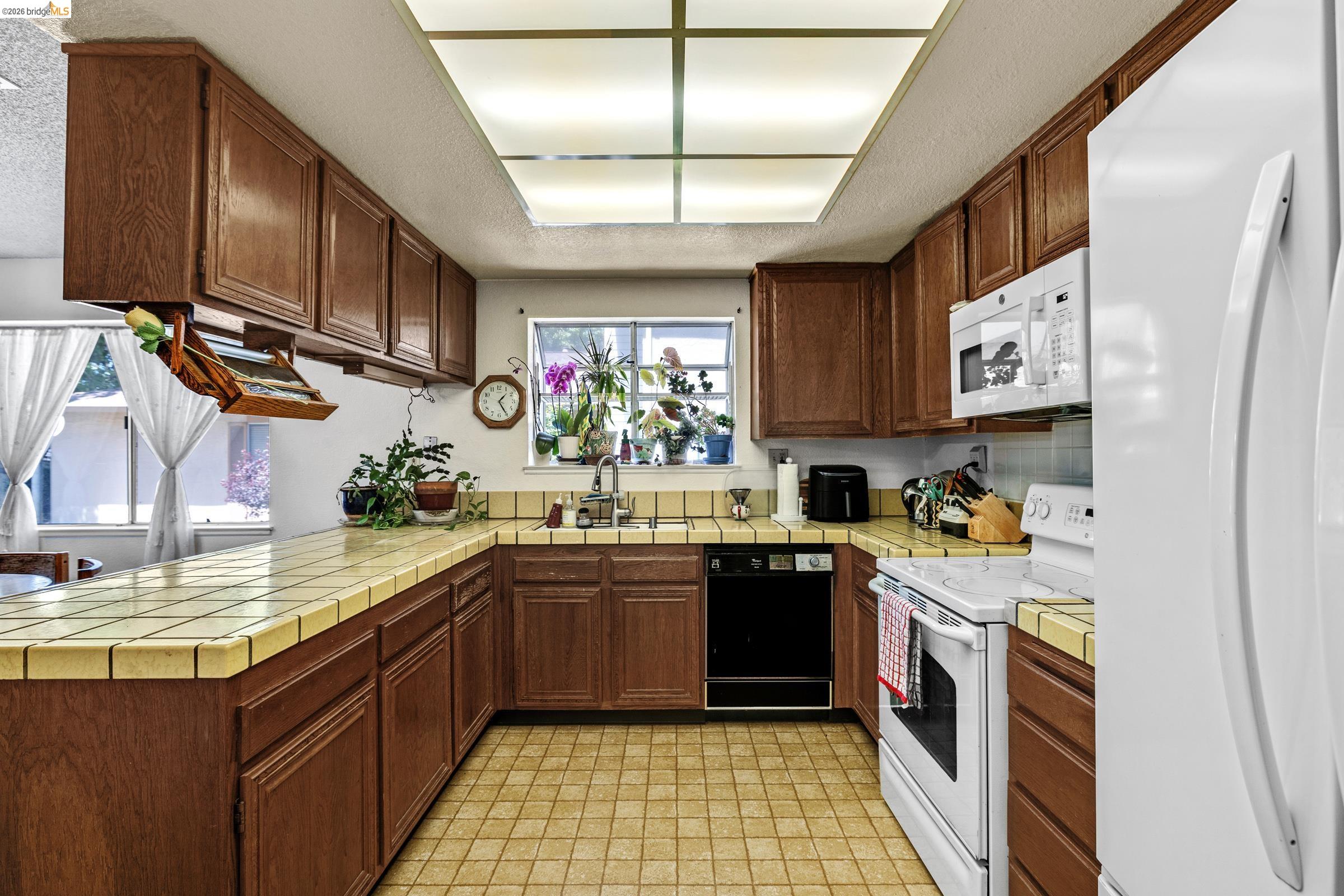 2567 El Portal Dr A
