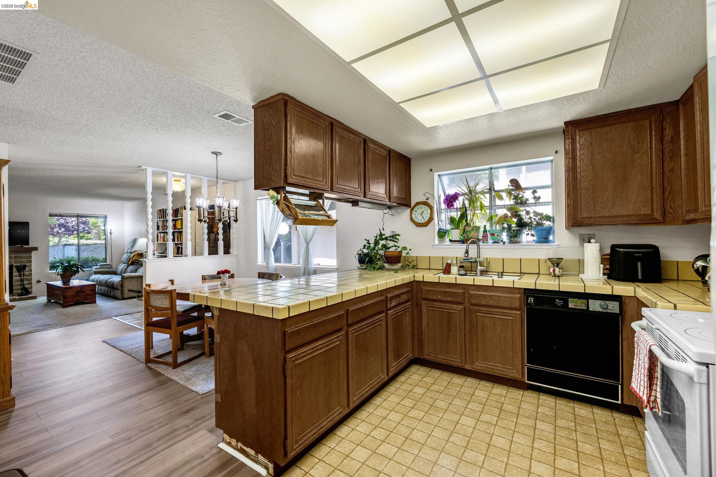 2567 El Portal Dr A