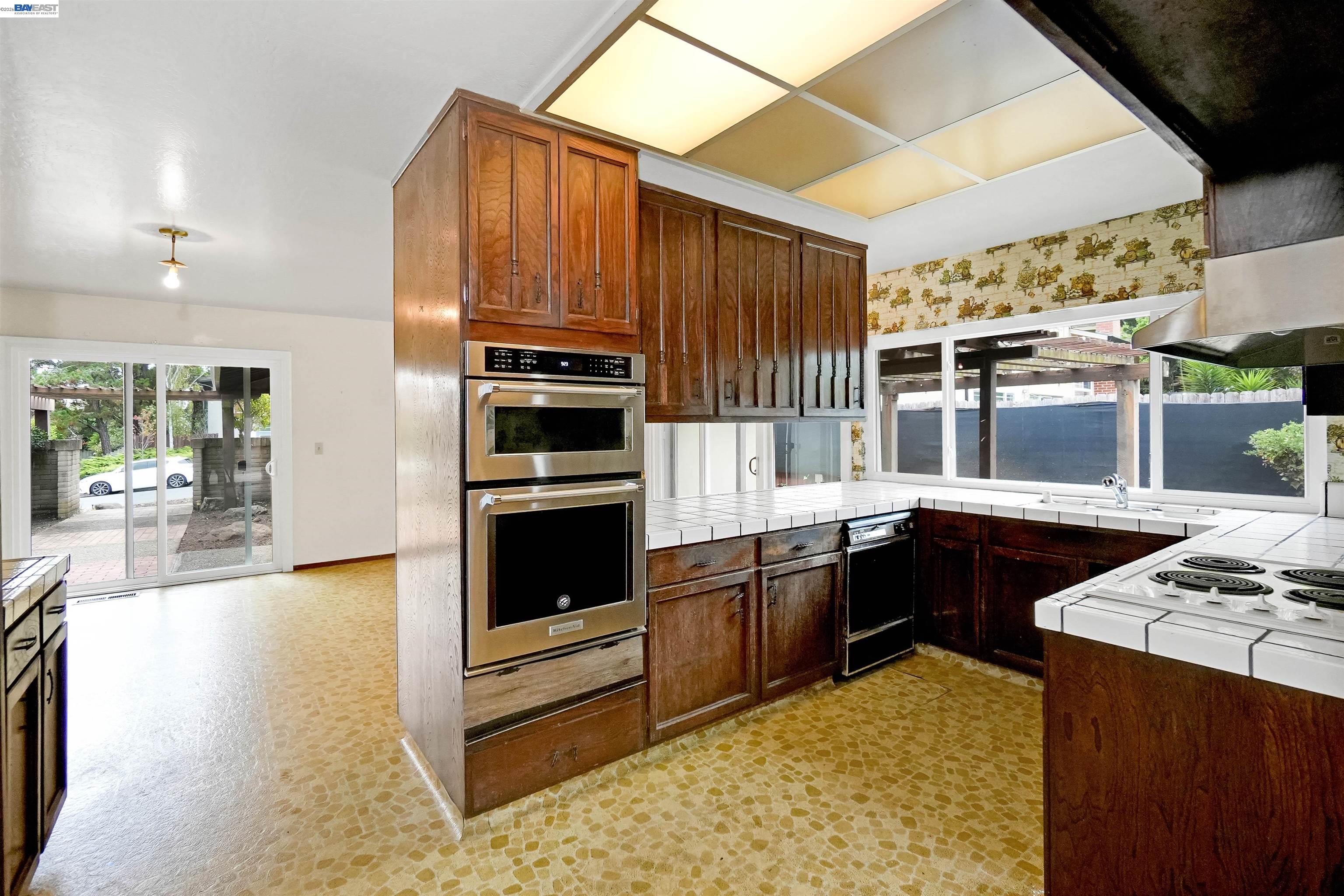 27929 Edgecliff Way, Hayward CA 94542 — photo 12