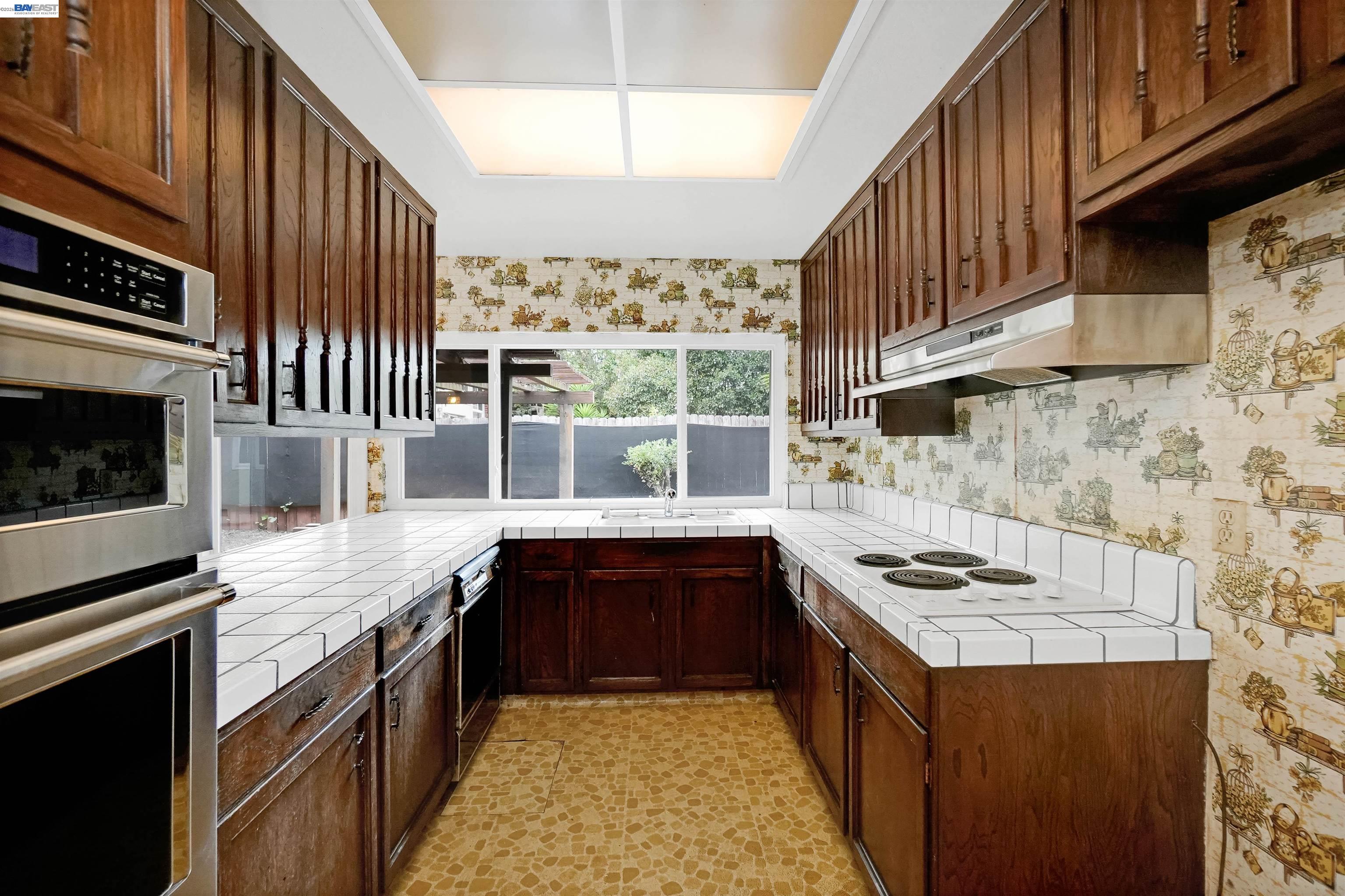 27929 Edgecliff Way, Hayward CA 94542 — photo 13