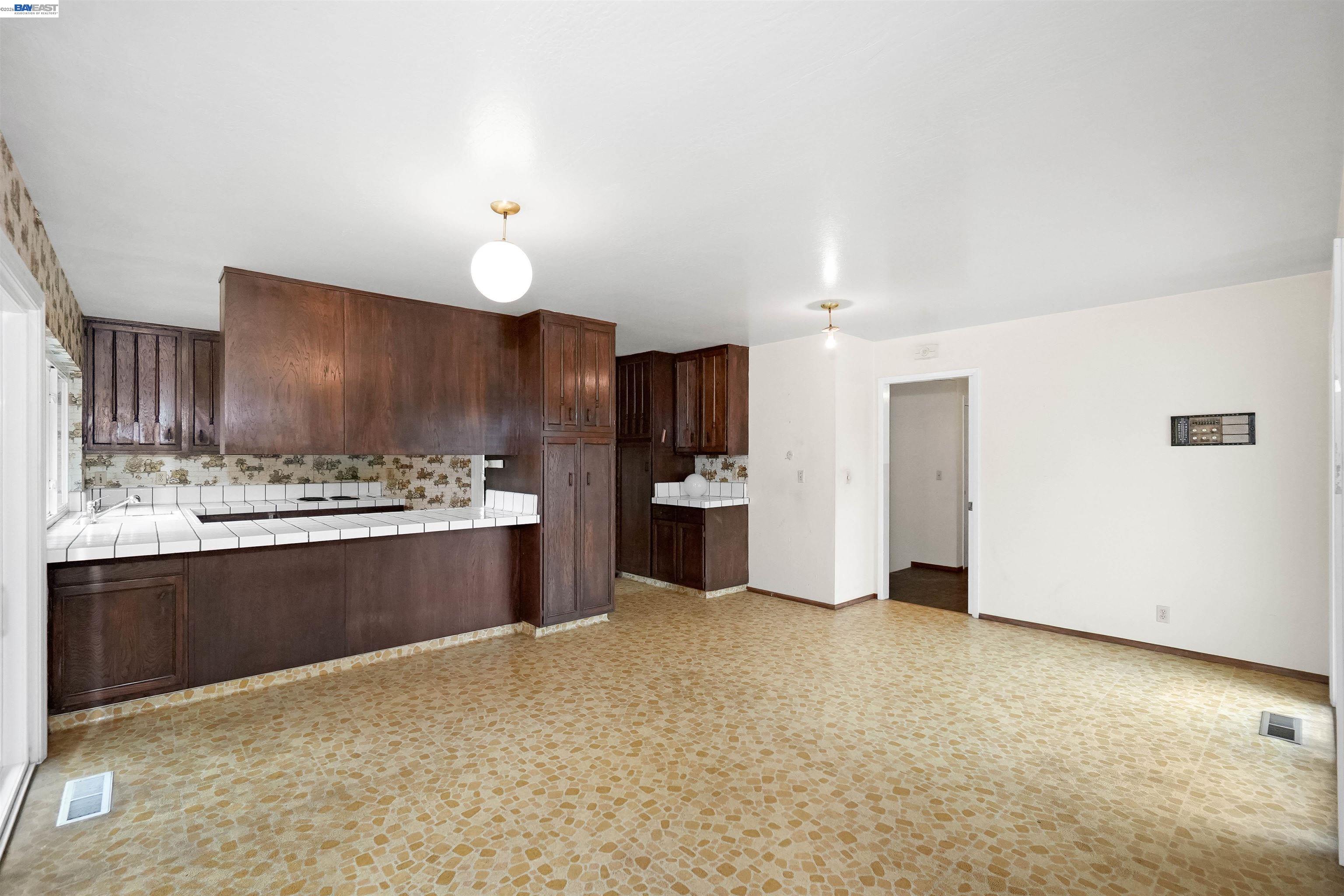 27929 Edgecliff Way, Hayward CA 94542 — photo 17