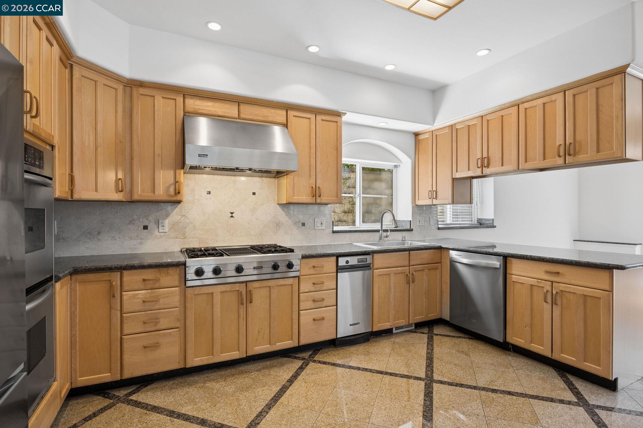 5535 Moraga Ave, Oakland CA 94611 — photo 17