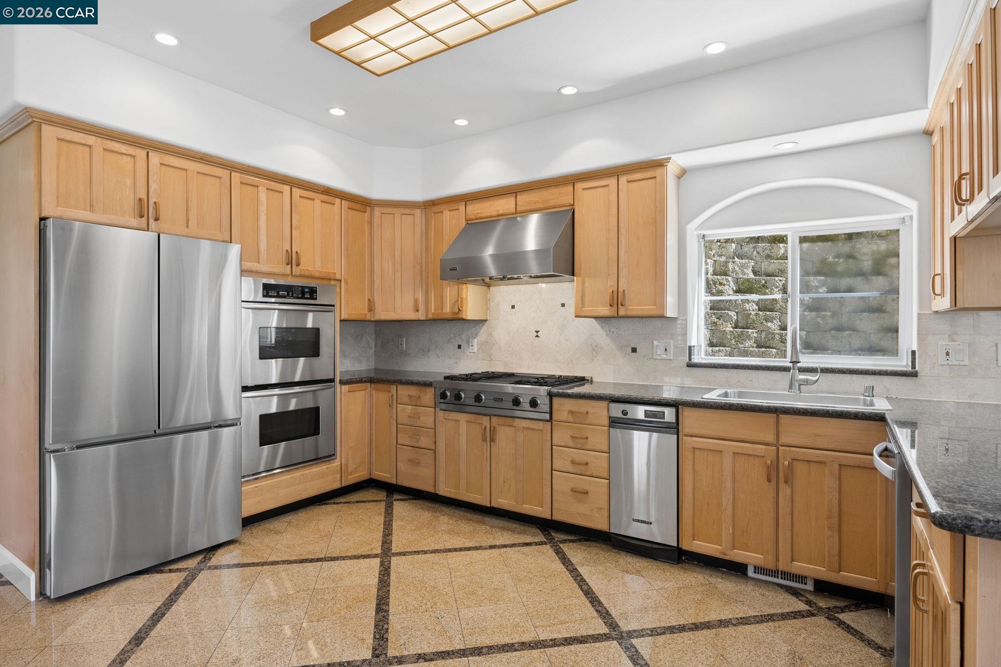 5535 Moraga Ave, Oakland CA 94611 — photo 18