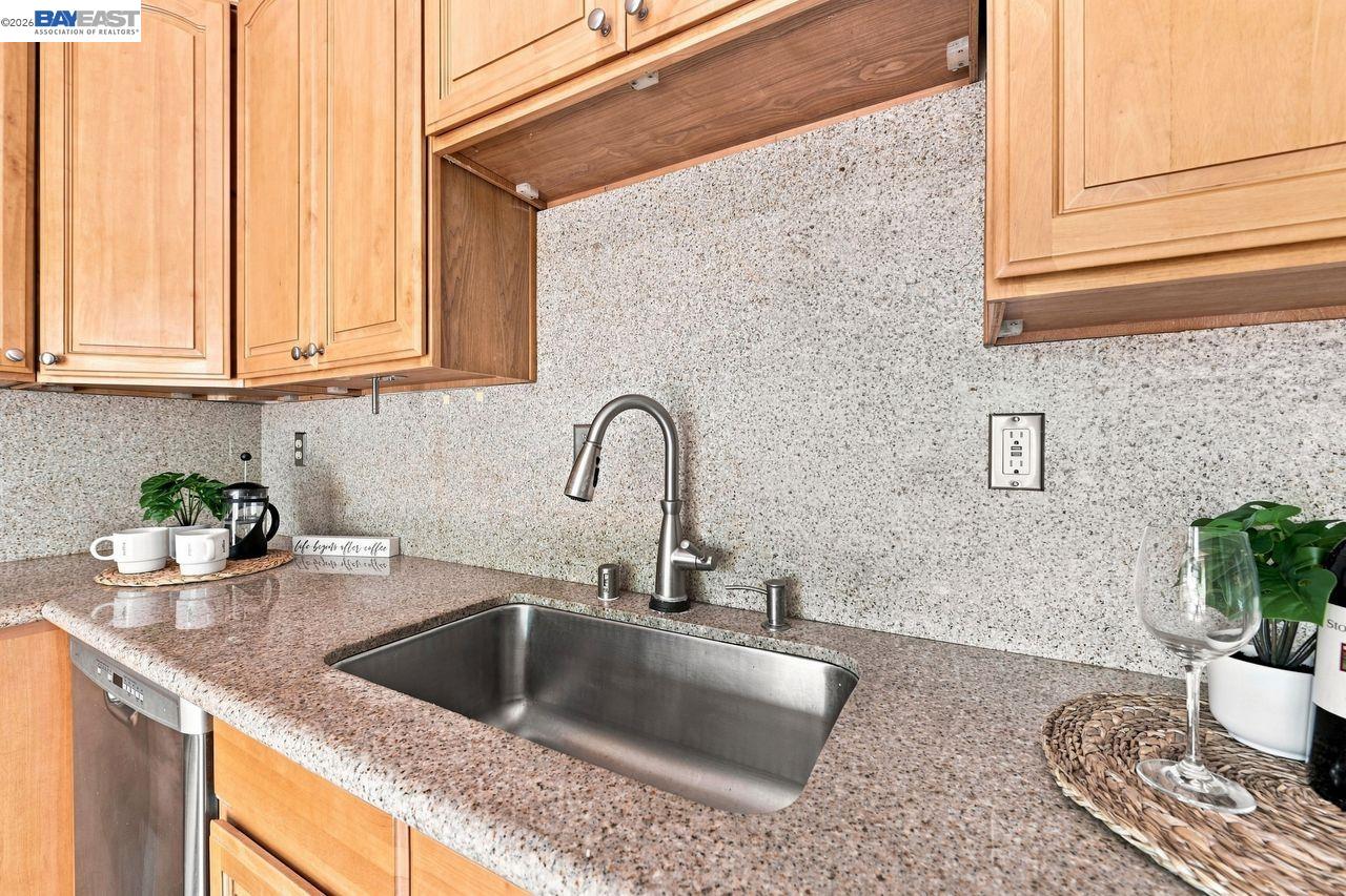 47 Raintree Ct # 6, Hayward CA 94544 — photo 9