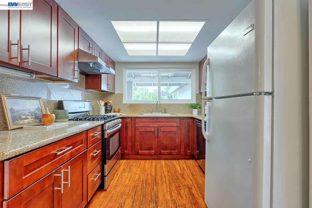 2502 Begonia St, Union City CA 94587 — photo 8