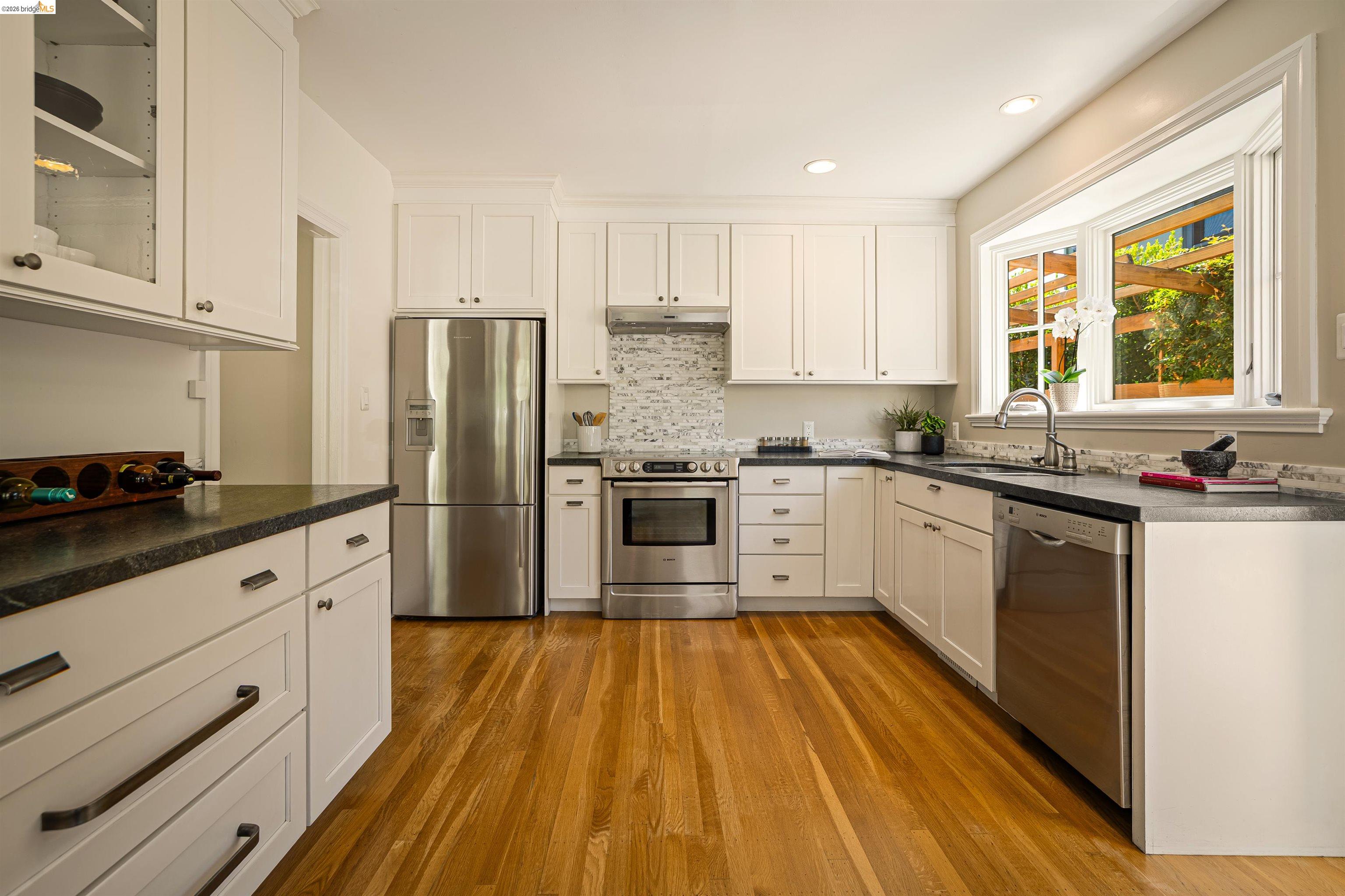 1564 Beverly Pl, Berkeley CA 94706 — photo 12