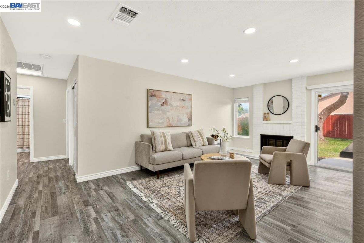 9081 Meadowdale Way, Elk Grove CA 95624 — photo 11