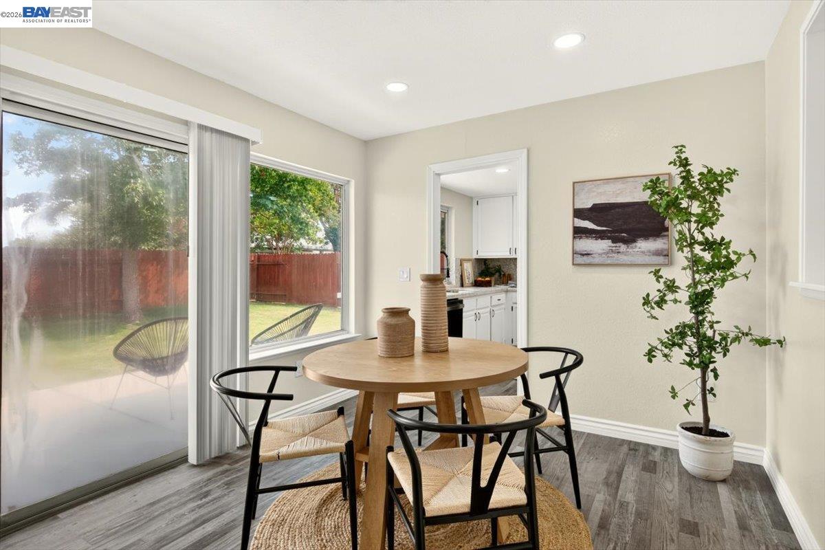 9081 Meadowdale Way, Elk Grove CA 95624 — photo 16