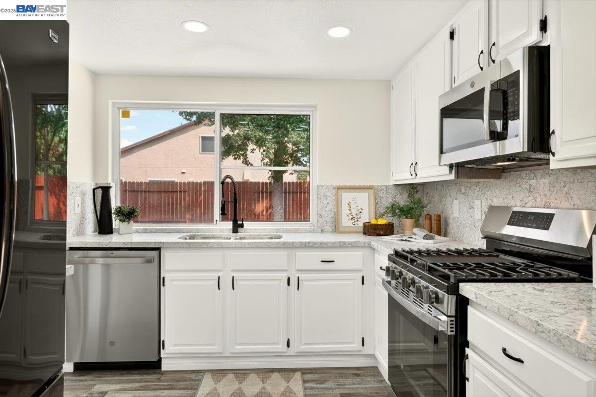9081 Meadowdale Way, Elk Grove CA 95624 — photo 18