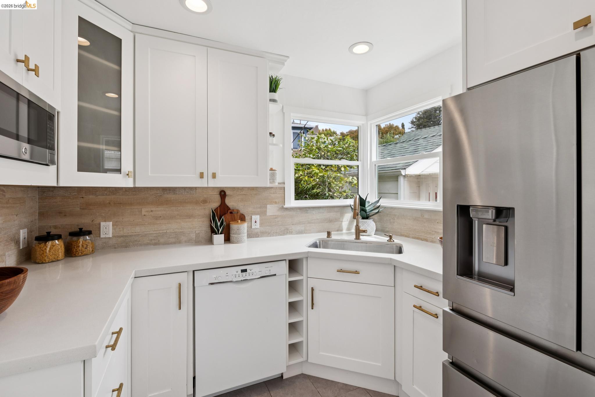 3530 Victor Ave, Oakland CA 94619 — photo 17