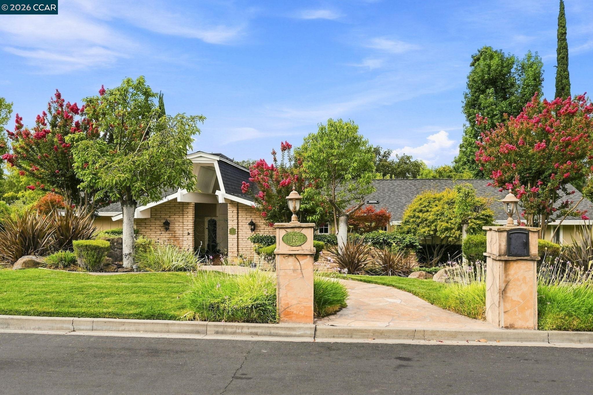 126 Peake Pl