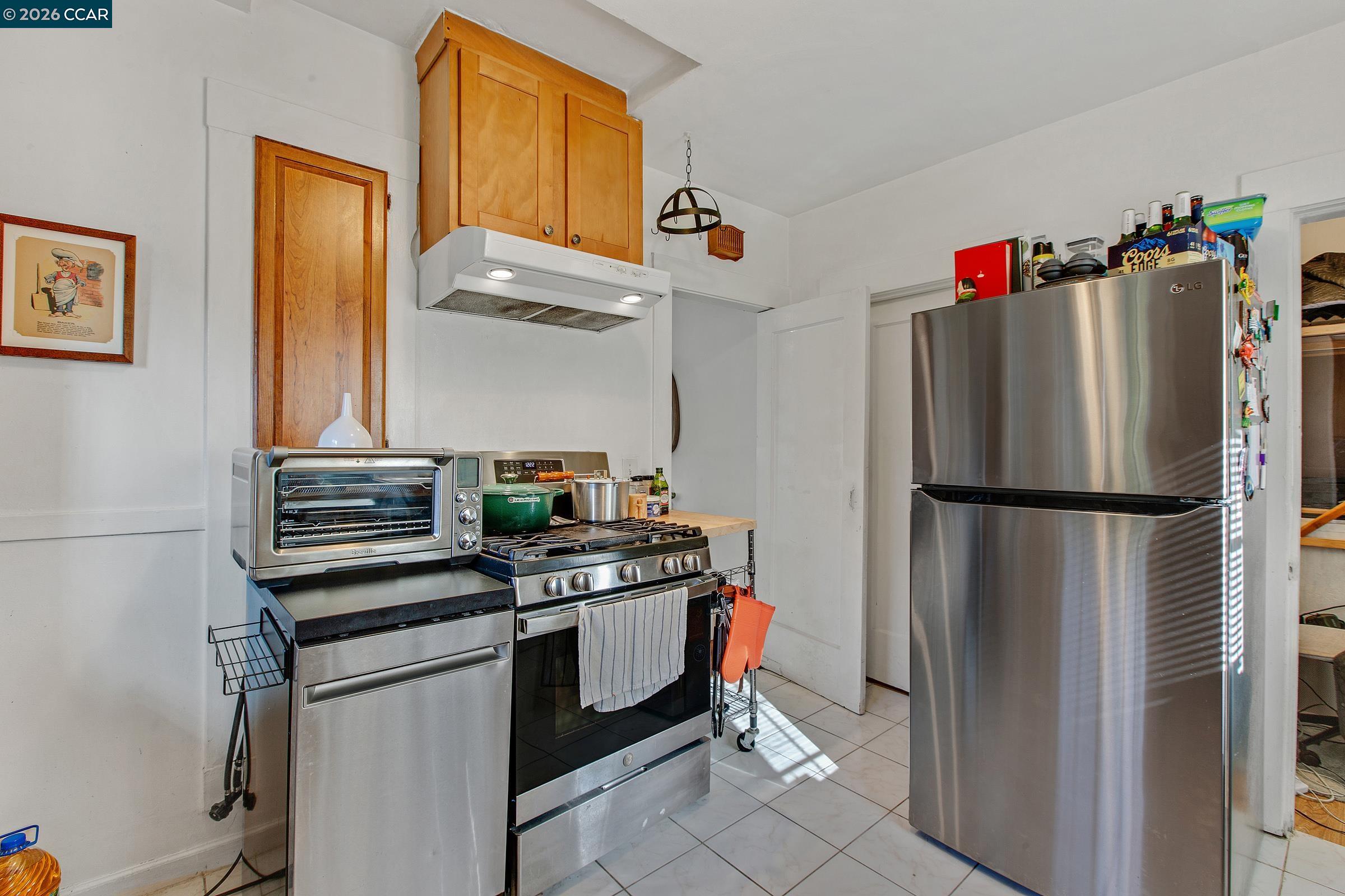 985 39 Street, Oakland CA 94608 — photo 11