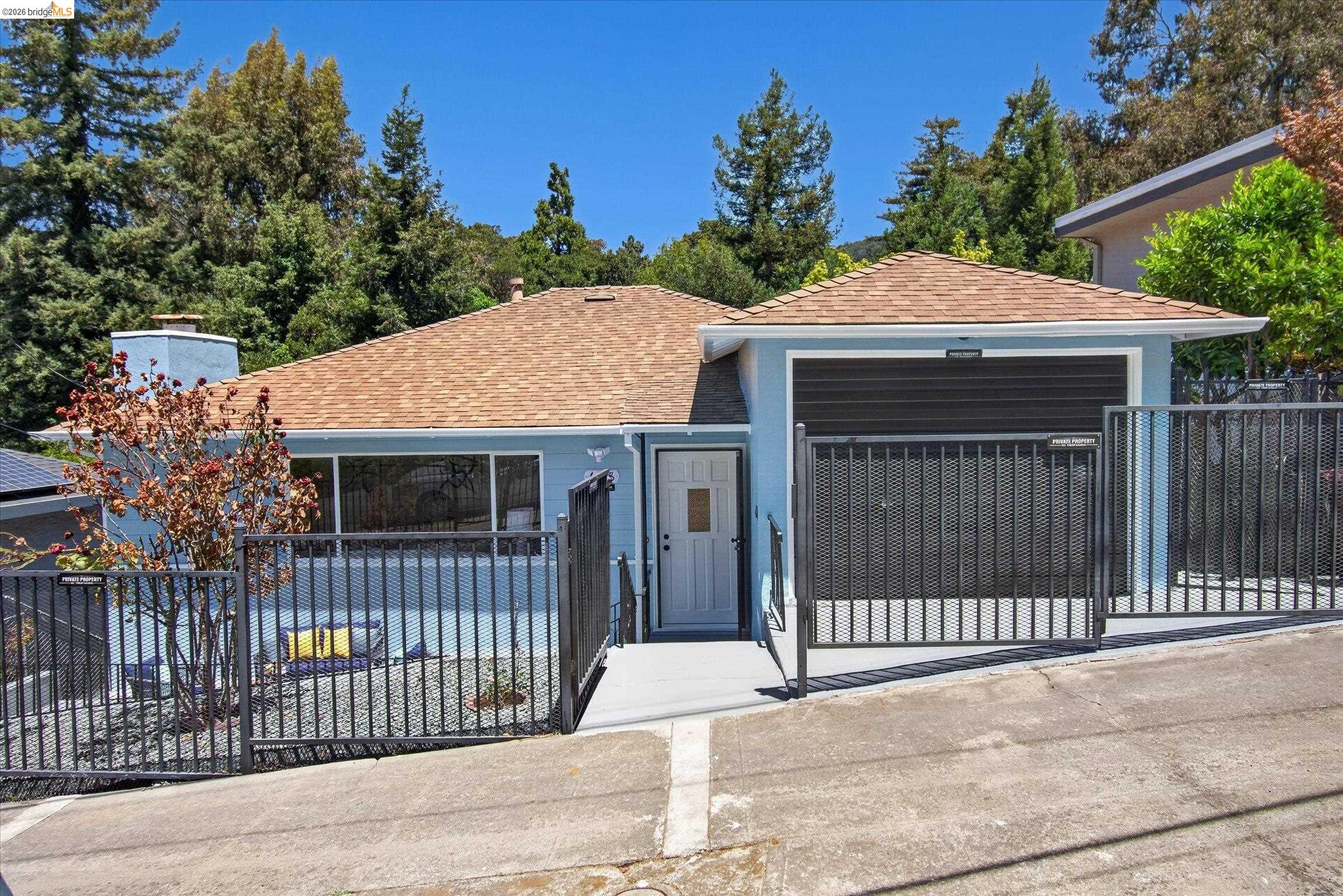 6138 Oakdale