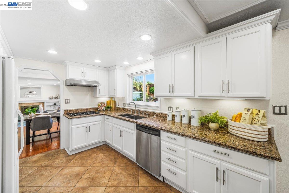 11738 Silvergate Dr, Dublin CA 94568 — photo 15