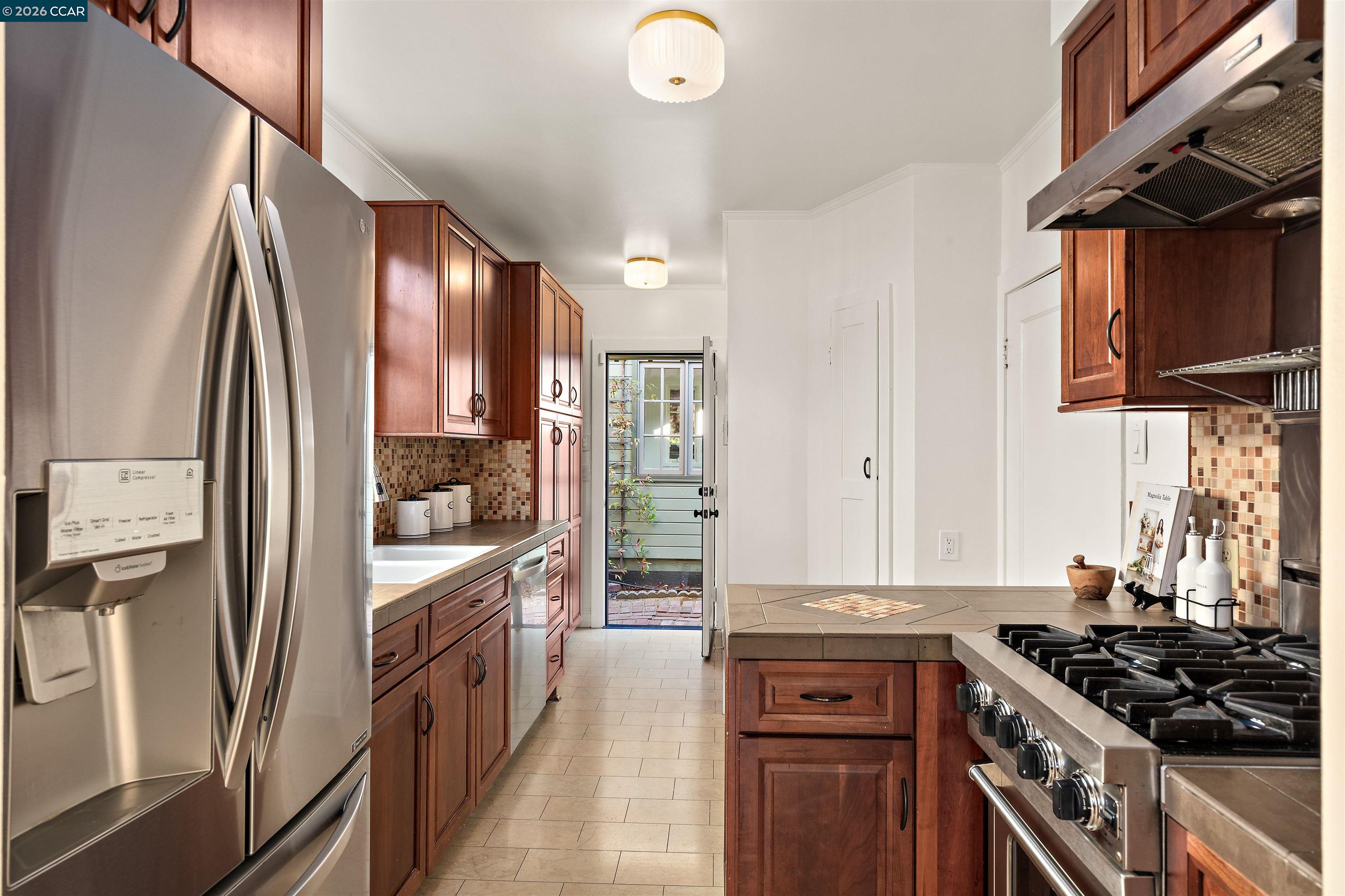 275 Mather St, Oakland CA 94611 — photo 14