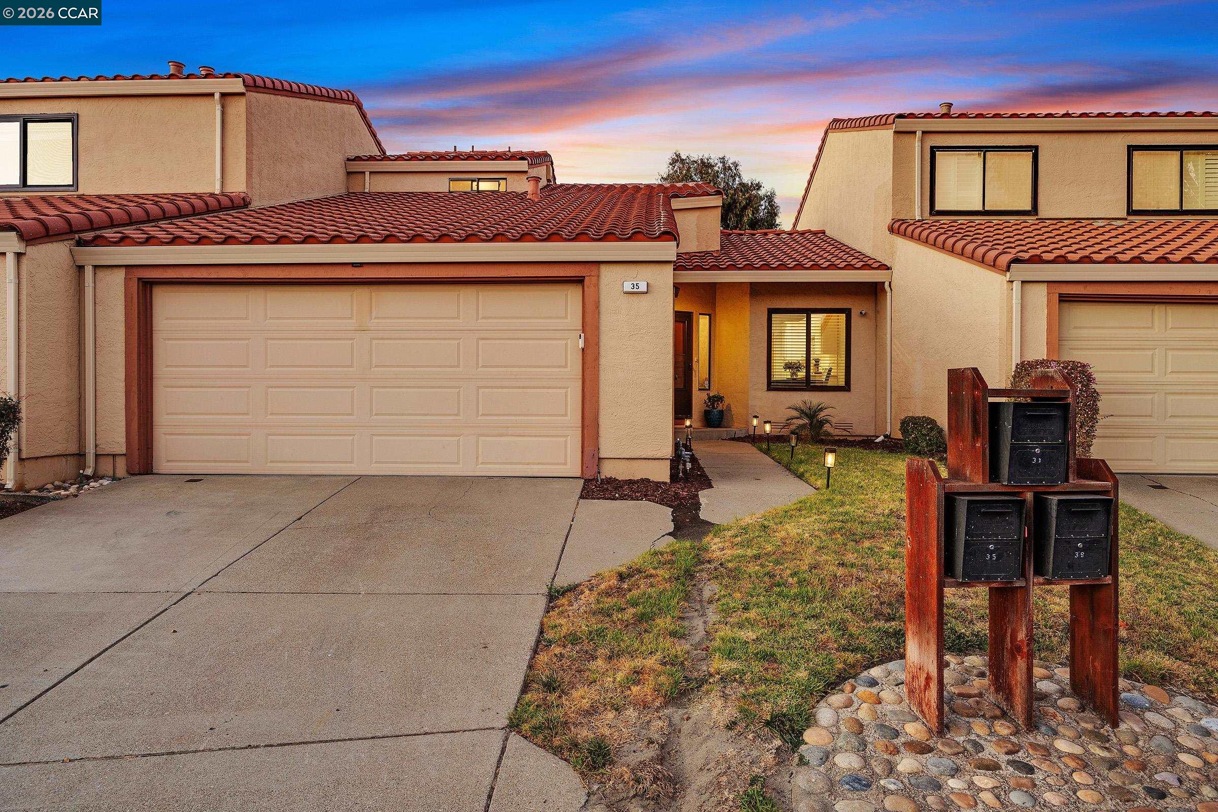 35 Sapphire Ct