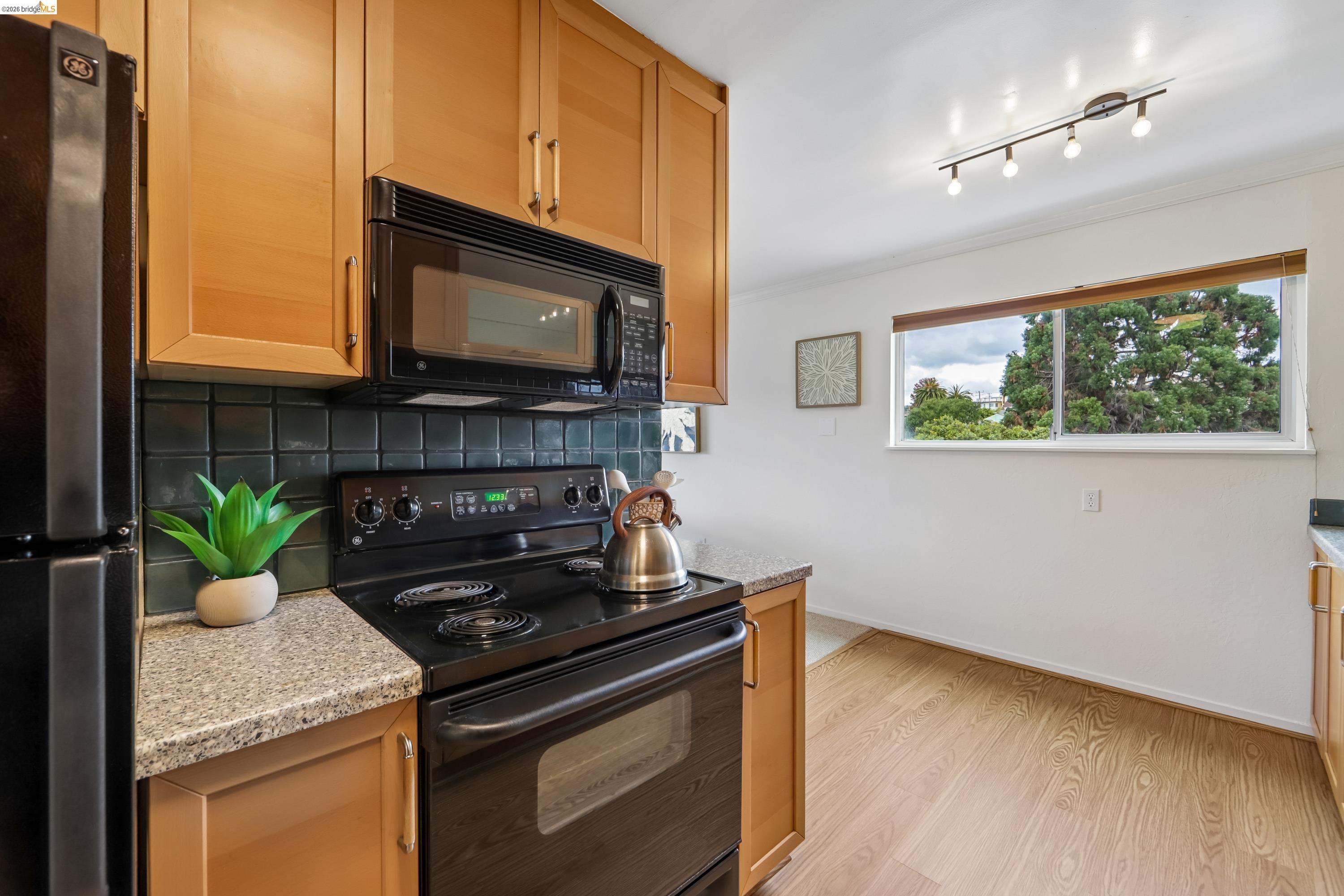 321 Warwick Ave # 303, Oakland CA 94610 — photo 12