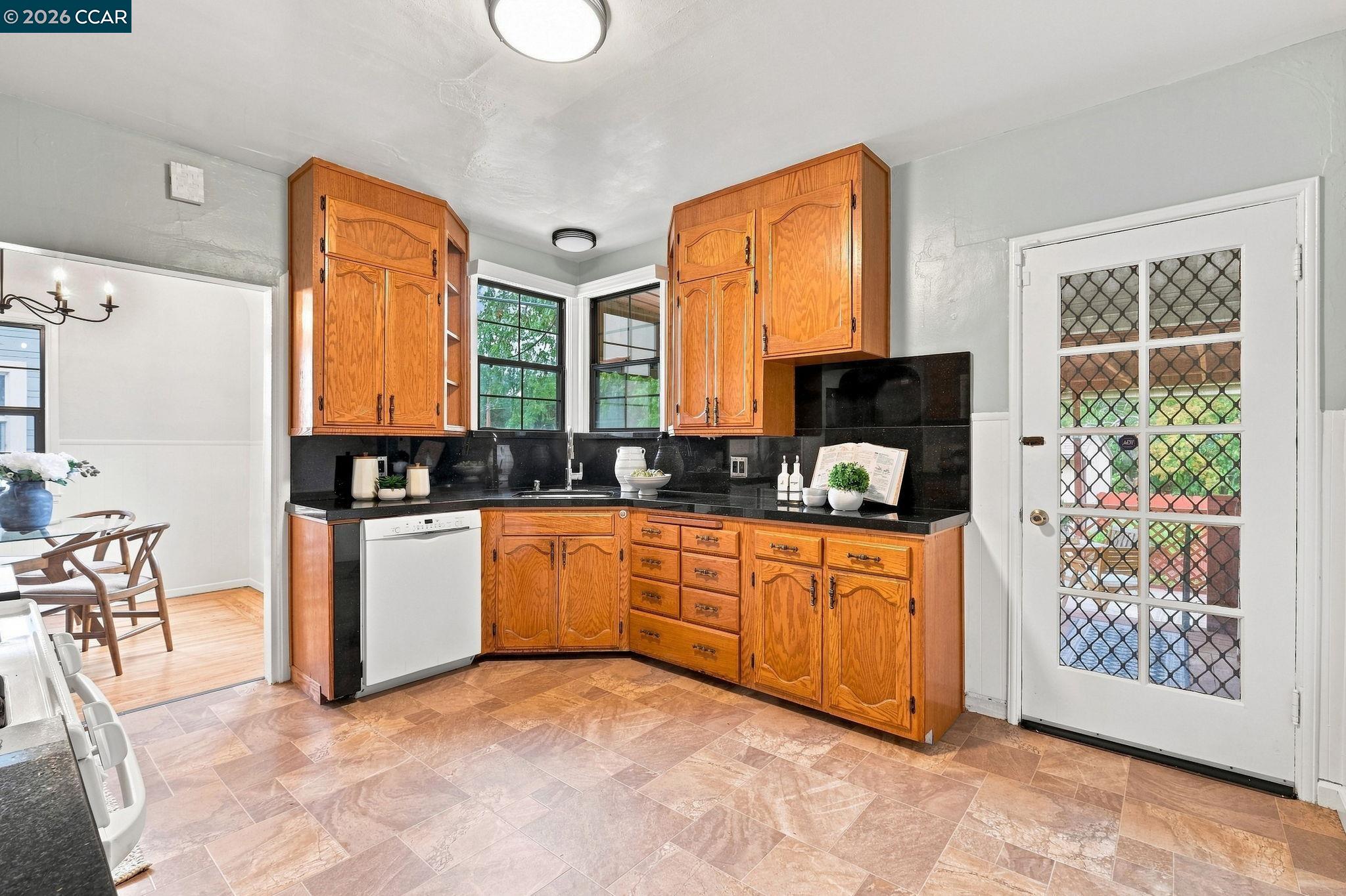 161 Viewmont Ave, Vallejo CA 94590 — photo 8