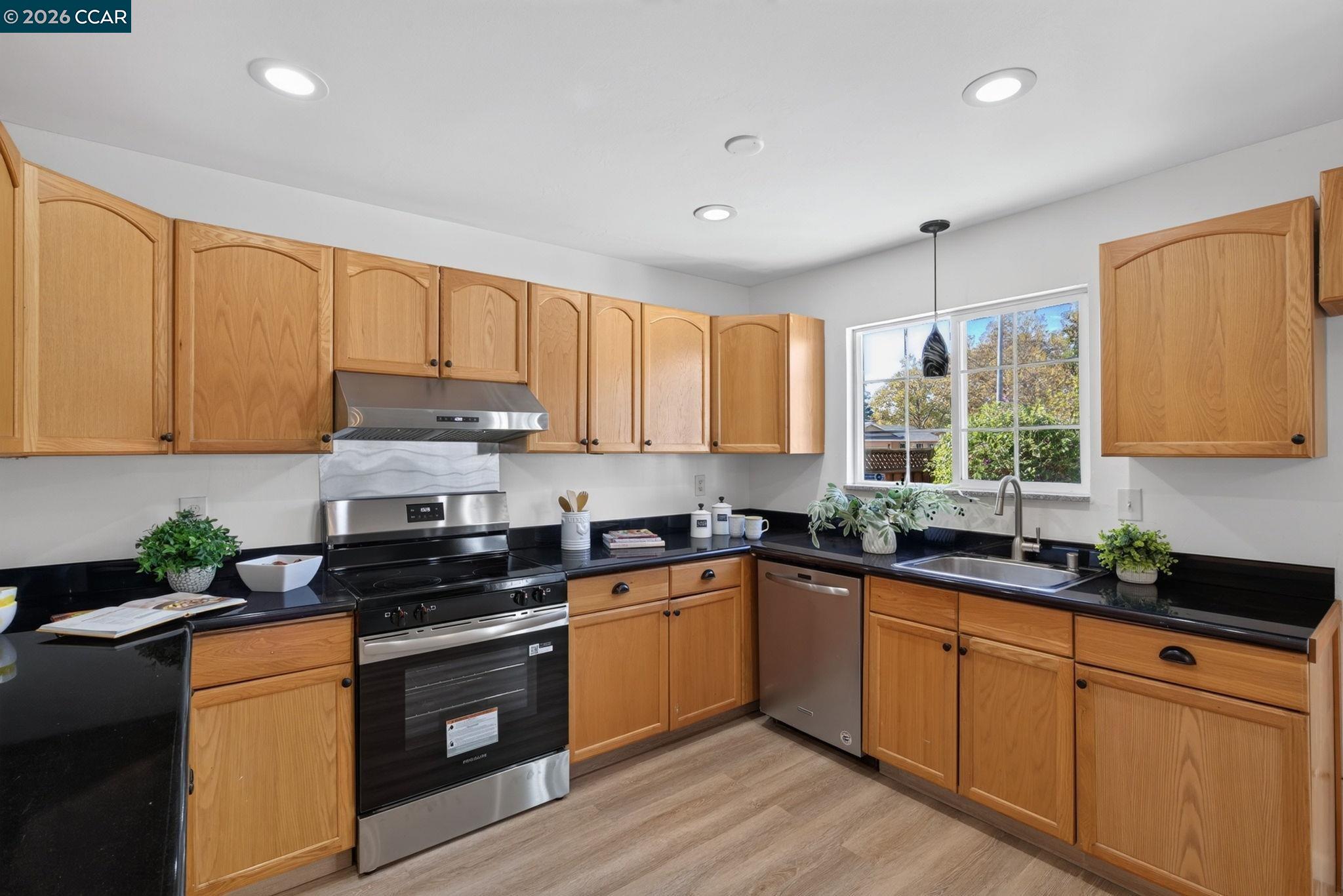 1883 Lynwood Dr, Concord, CA 94519 photo 18