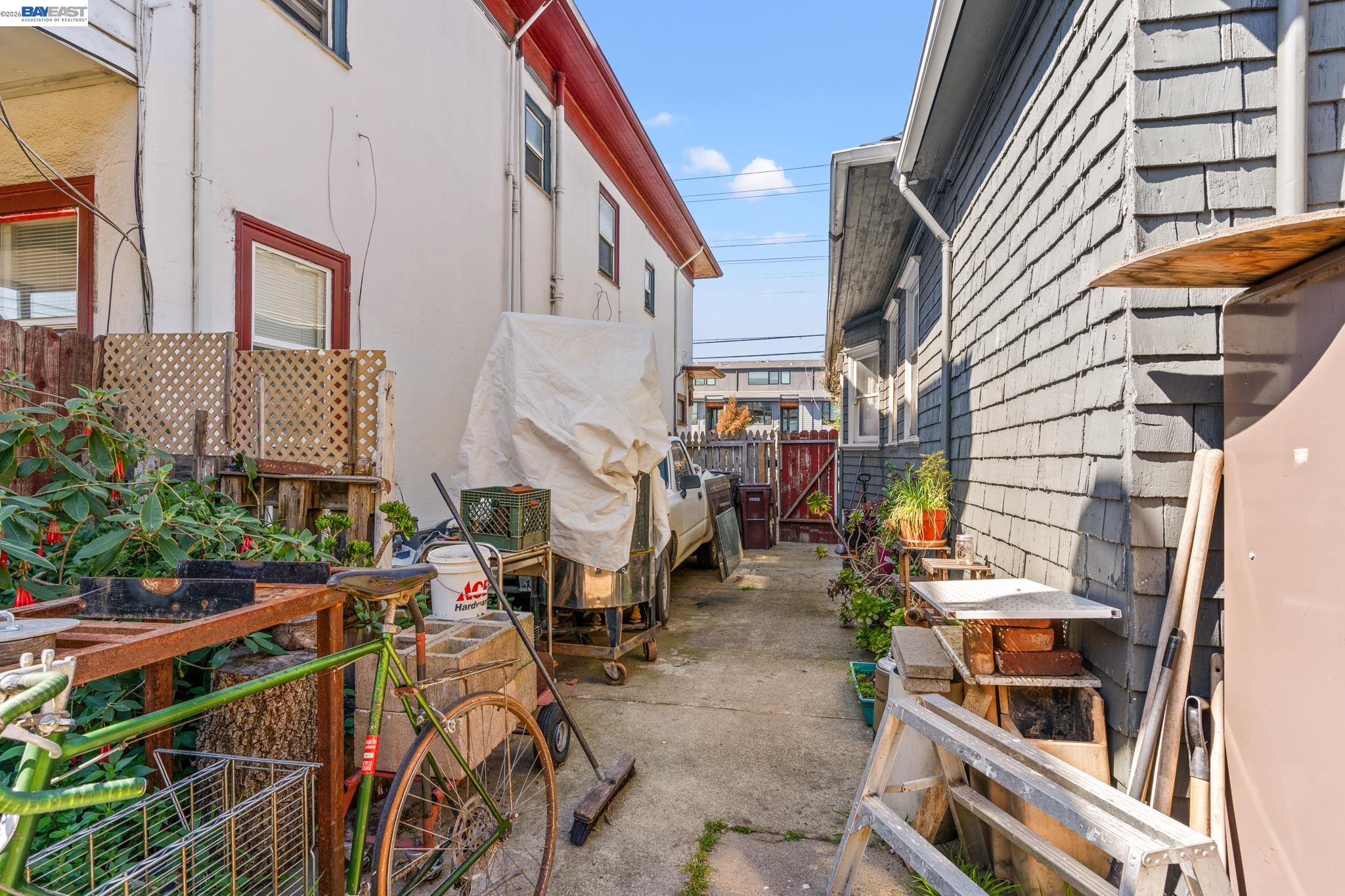 3856 West St, Oakland CA 94608 — photo 27
