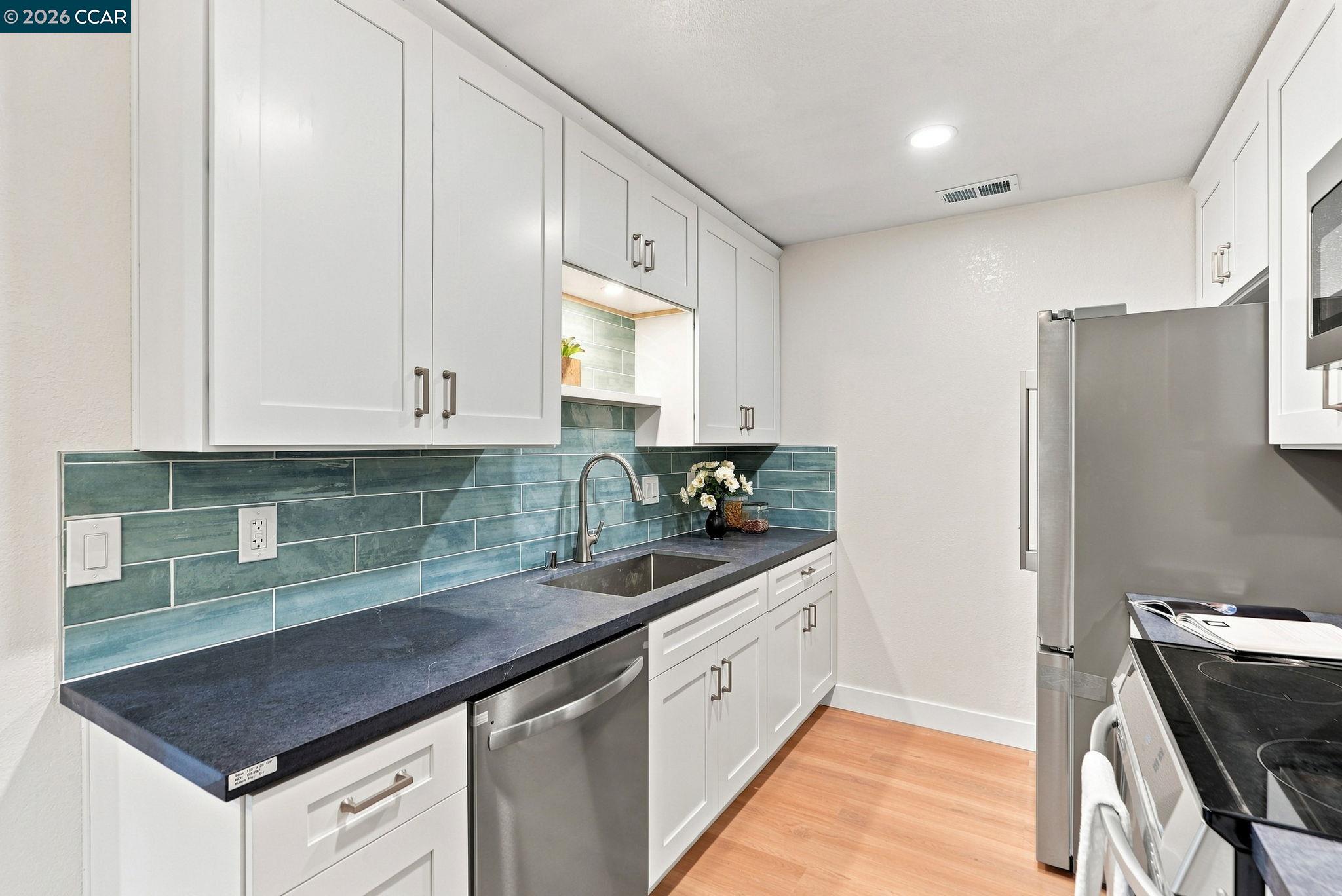 42 Emery Bay Dr, Emeryville CA 94608 — photo 13