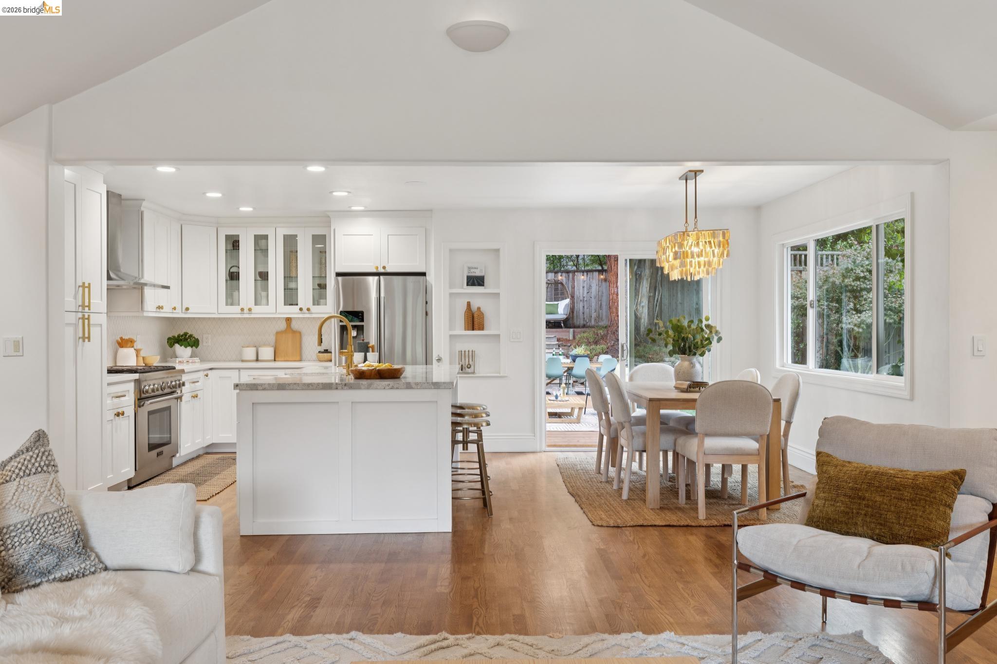 626 Caldwell Rd, Oakland CA 94611 — photo 12