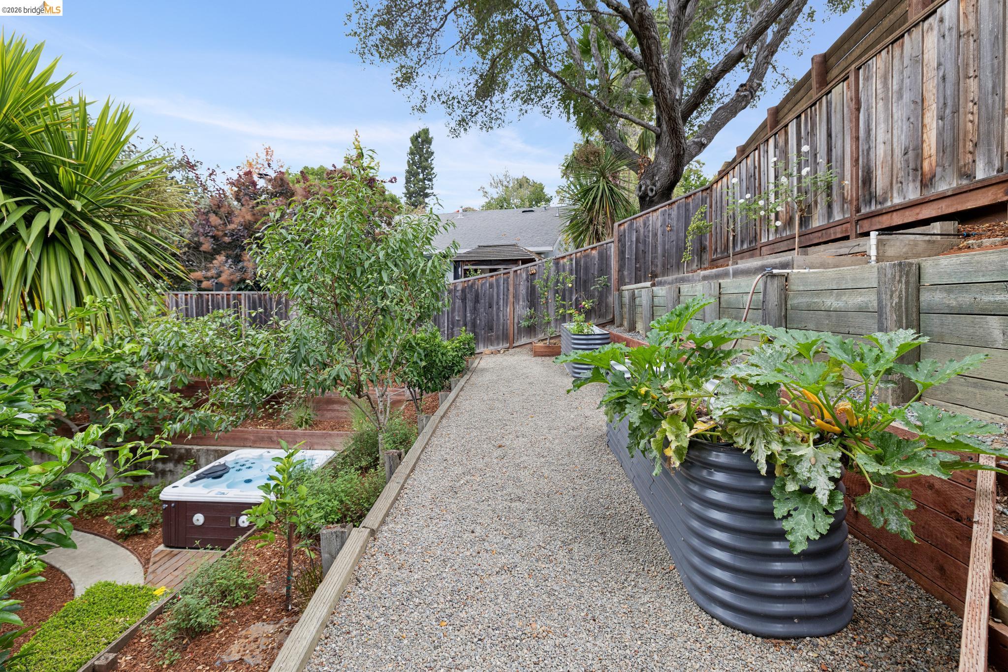 626 Caldwell Rd, Oakland CA 94611 — photo 53