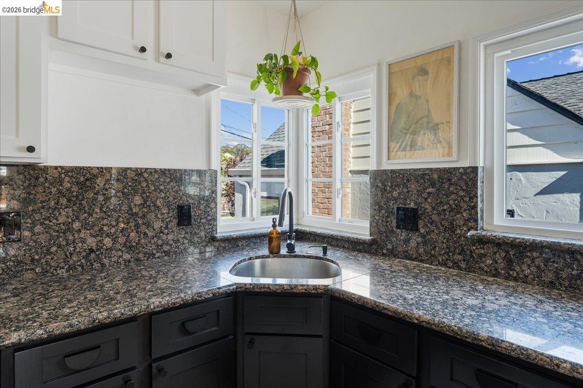 5327 Brann St, Oakland CA 94619 — photo 11
