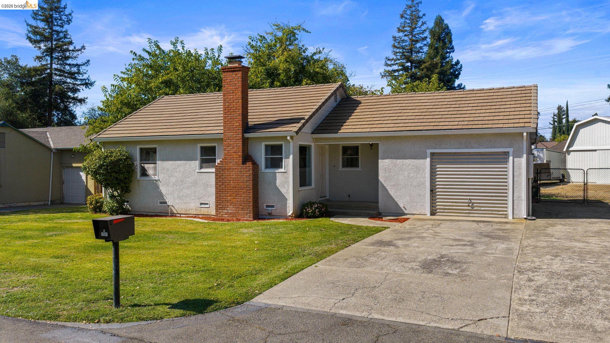 7501 Heather Rd, Fair Oaks CA 95628 — photo 2
