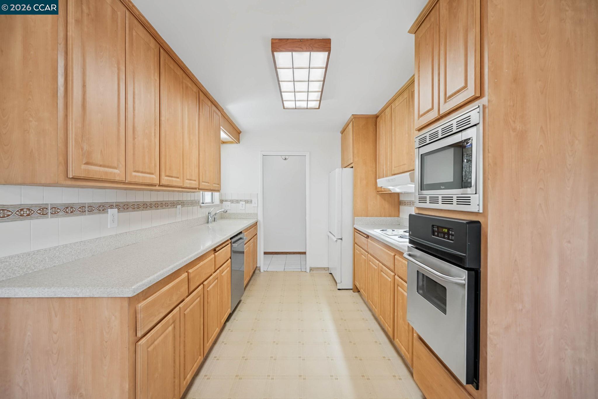 879 Greenway Dr, Martinez CA 94553 — photo 17