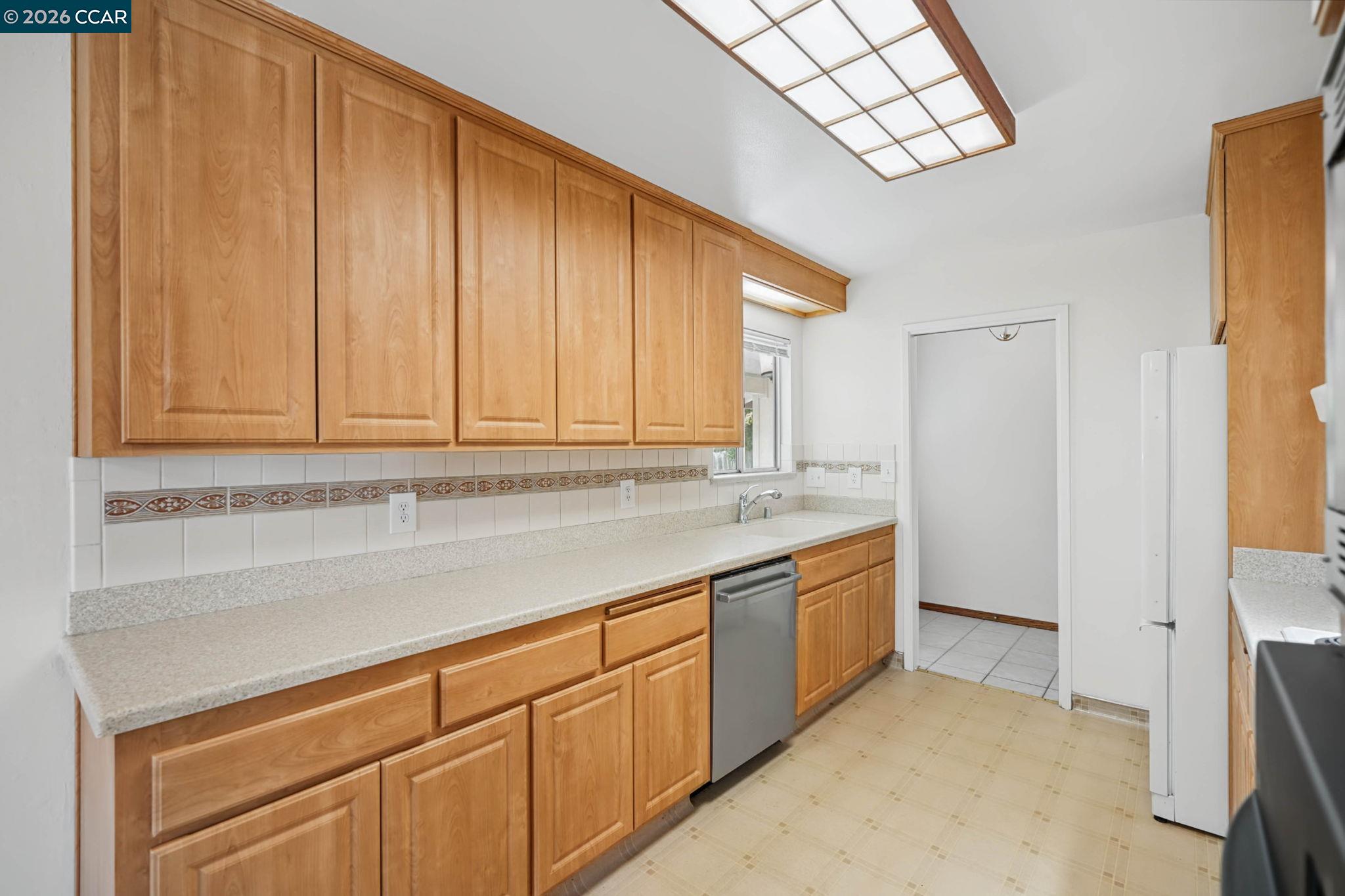 879 Greenway Dr, Martinez CA 94553 — photo 18
