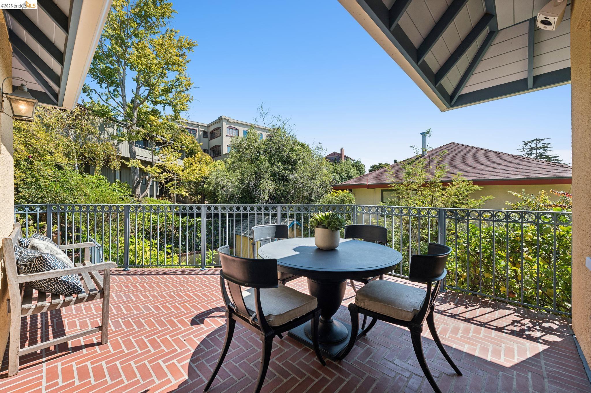 6115 Ocean View Dr, Oakland CA 94618 — photo 22