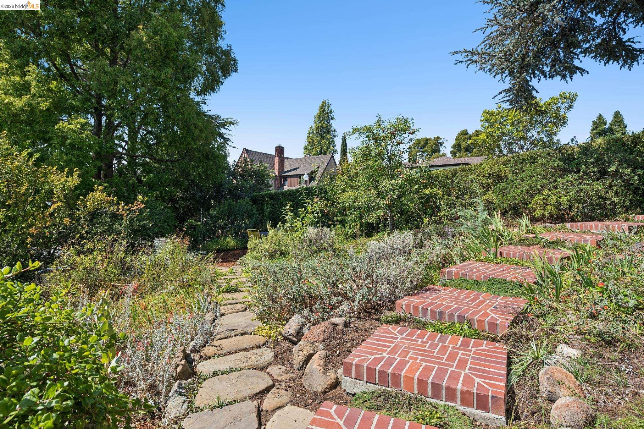 6115 Ocean View Dr, Oakland CA 94618 — photo 54