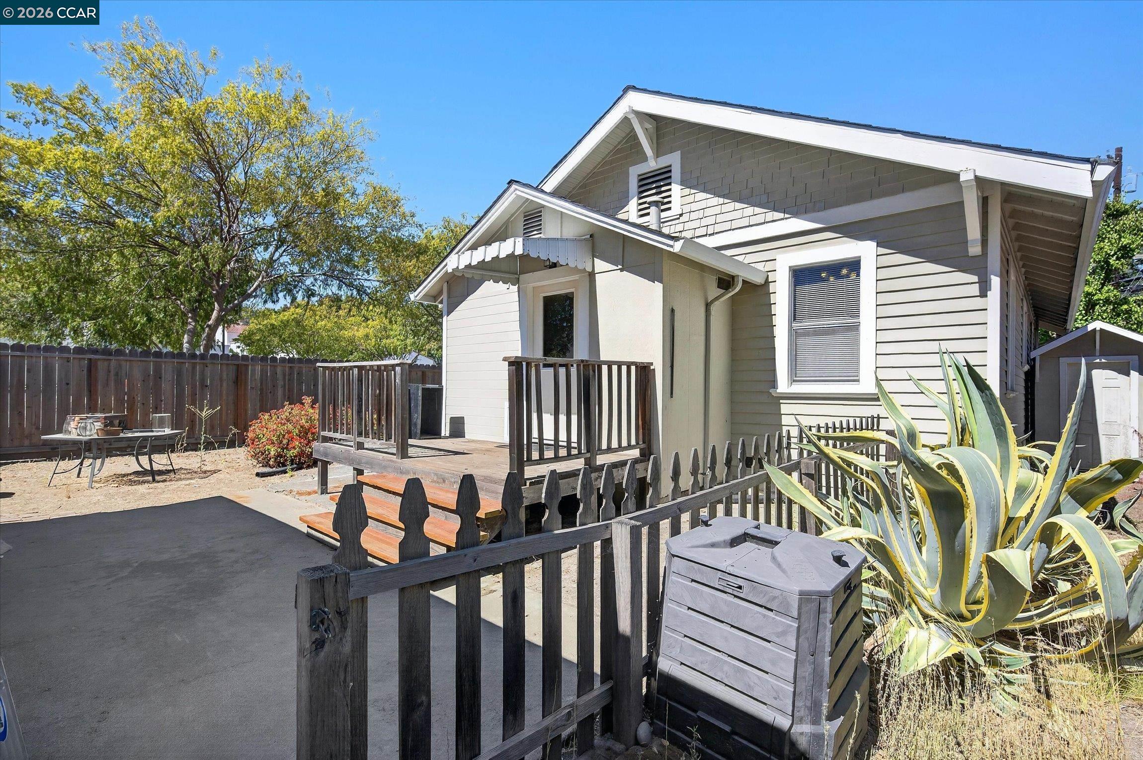1002 Warren St, Martinez CA 94553 — photo 25