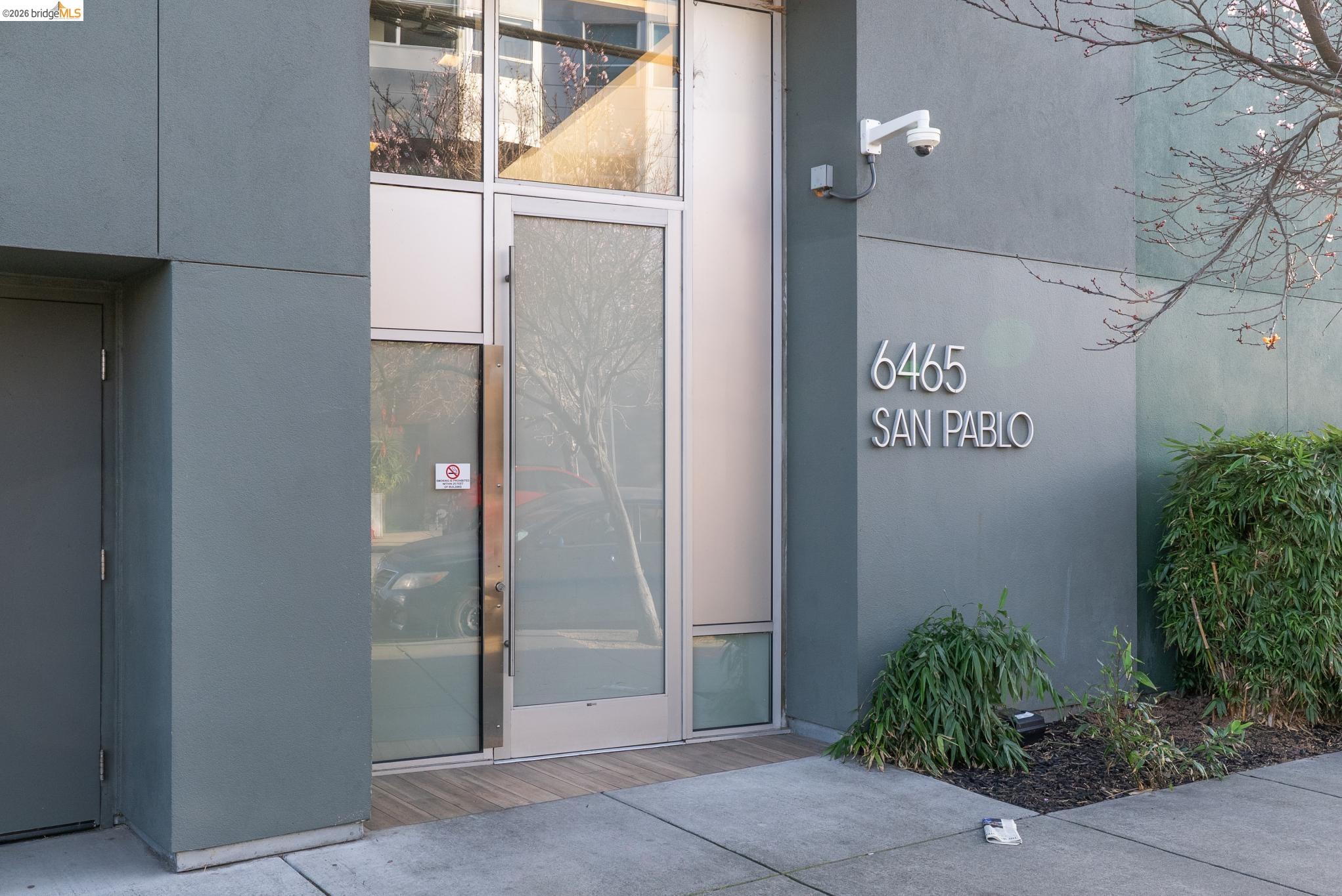 6465 San Pablo Ave # 203, Oakland CA 94608 — photo 2