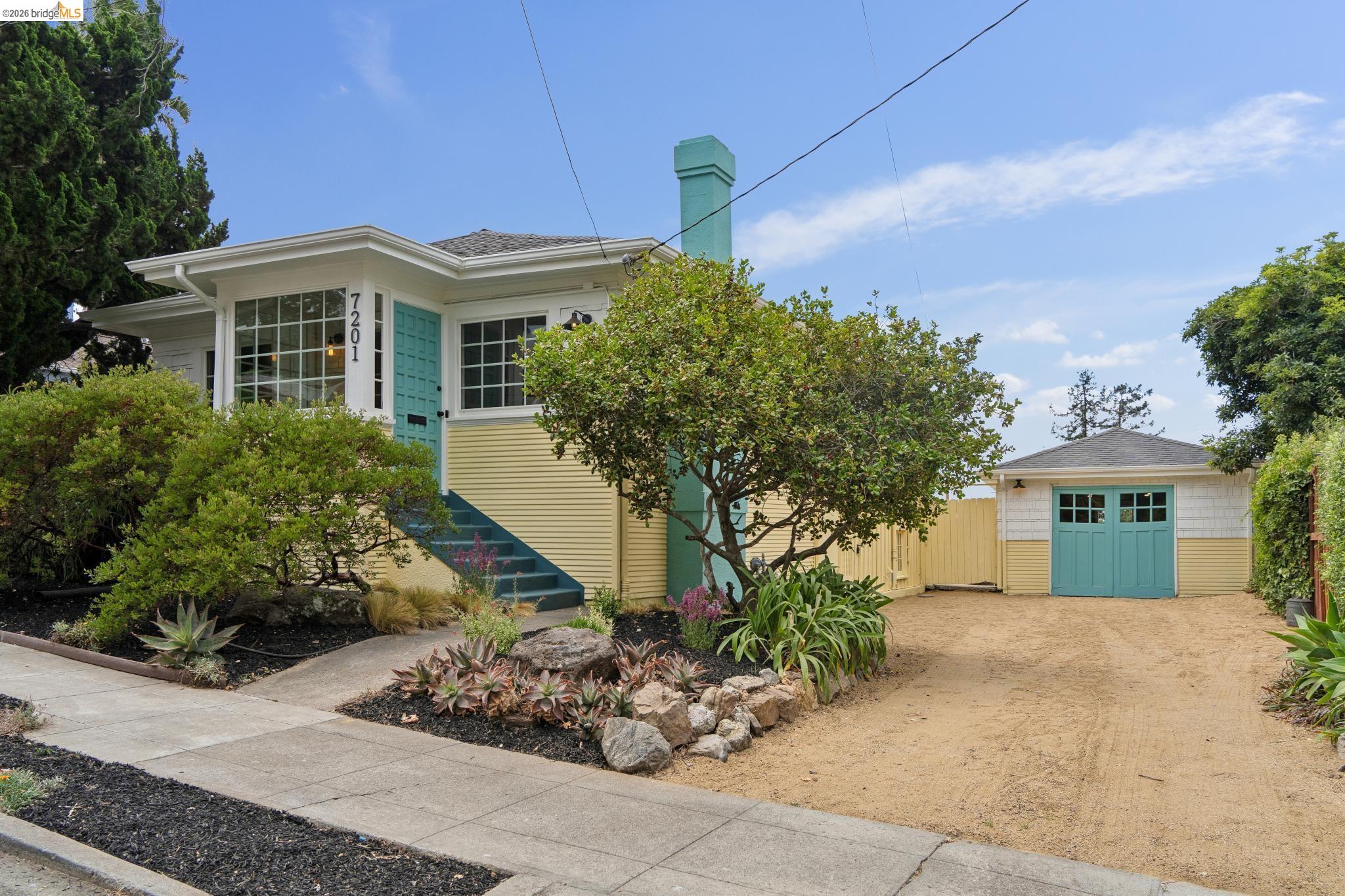7201 Sunkist Dr, Oakland CA 94605 — photo 2