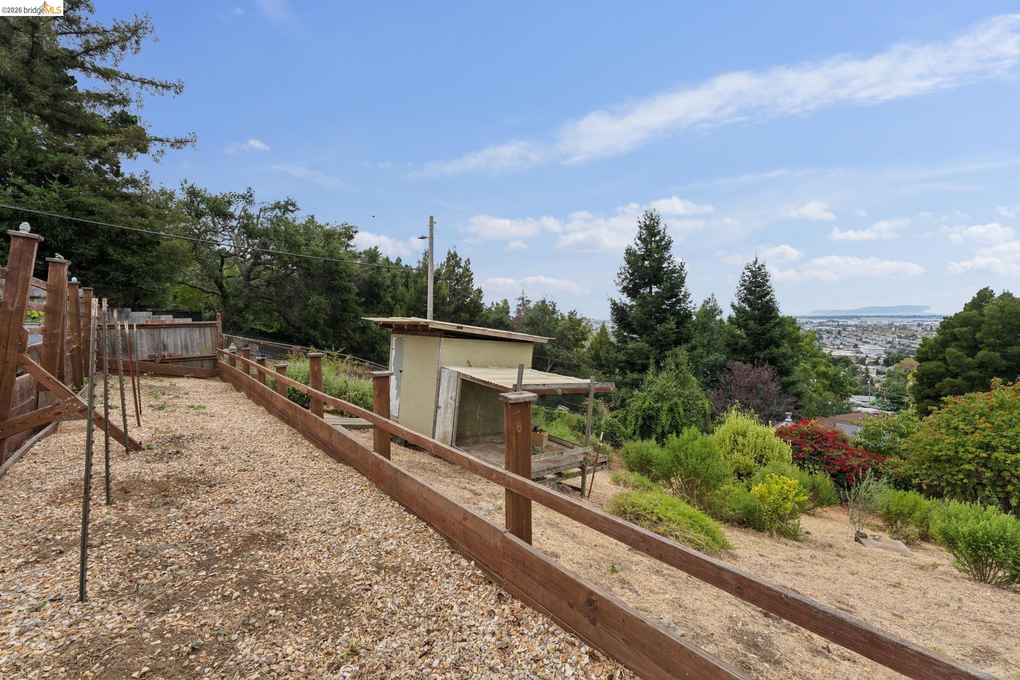 7201 Sunkist Dr, Oakland CA 94605 — photo 72