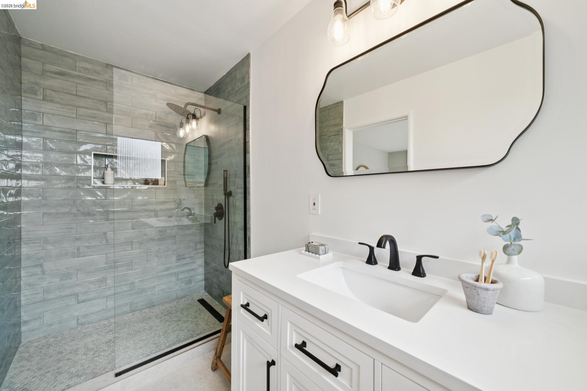 4325 Mountain View, Oakland CA 94605 — photo 22