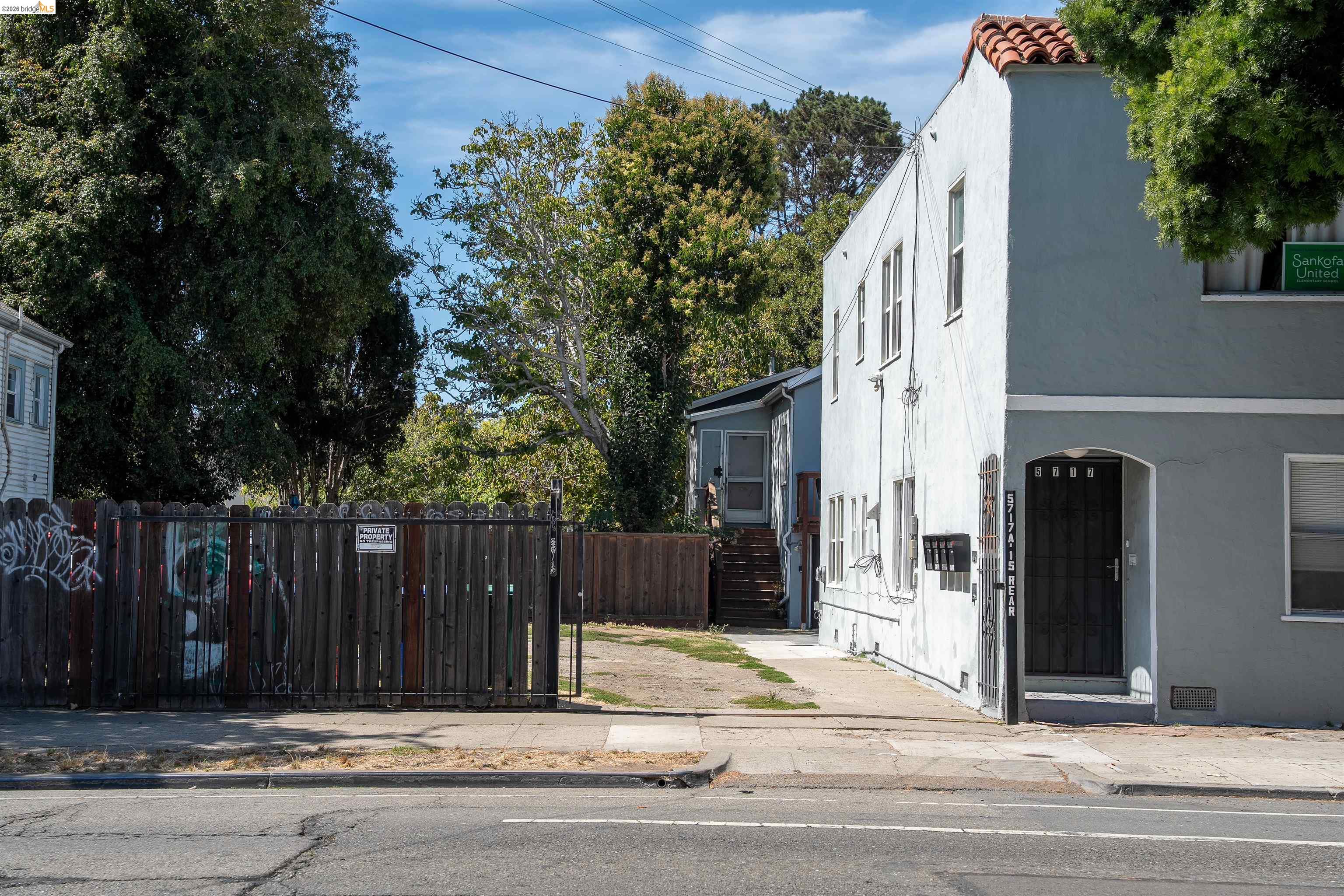5719 Shattuck Ave, Oakland CA 94609 — photo 3
