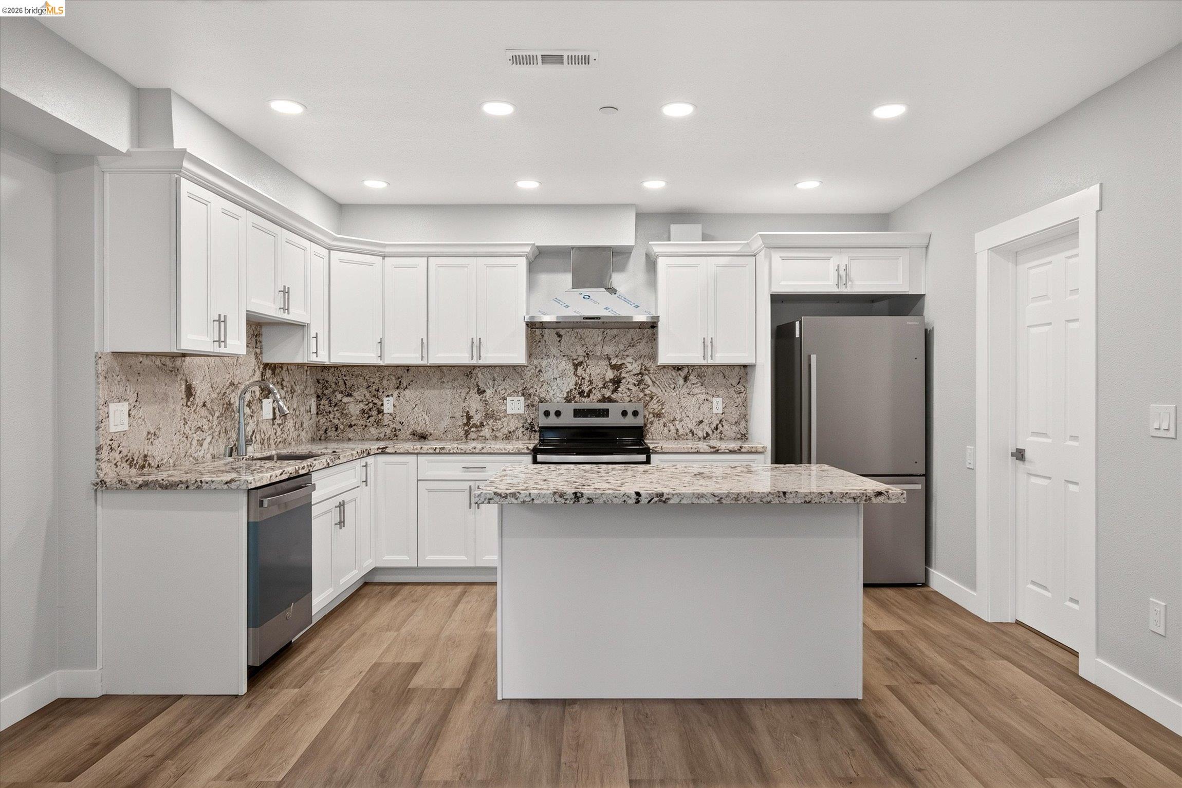 6105 Oakdale Ave, Oakland CA 94605 — photo 28