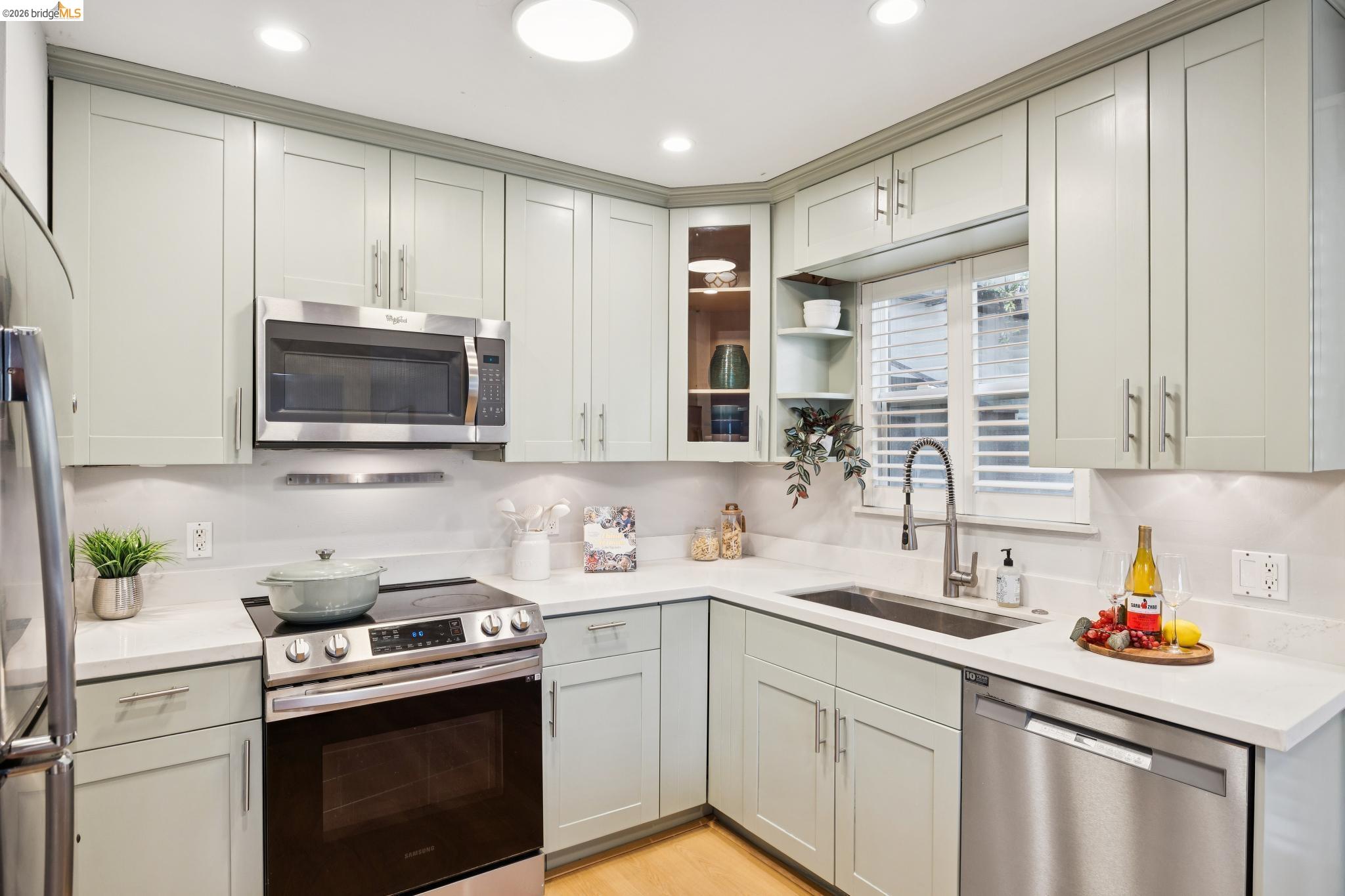 127 Bayo Vista Ave # 104, Oakland CA 94611 — photo 9