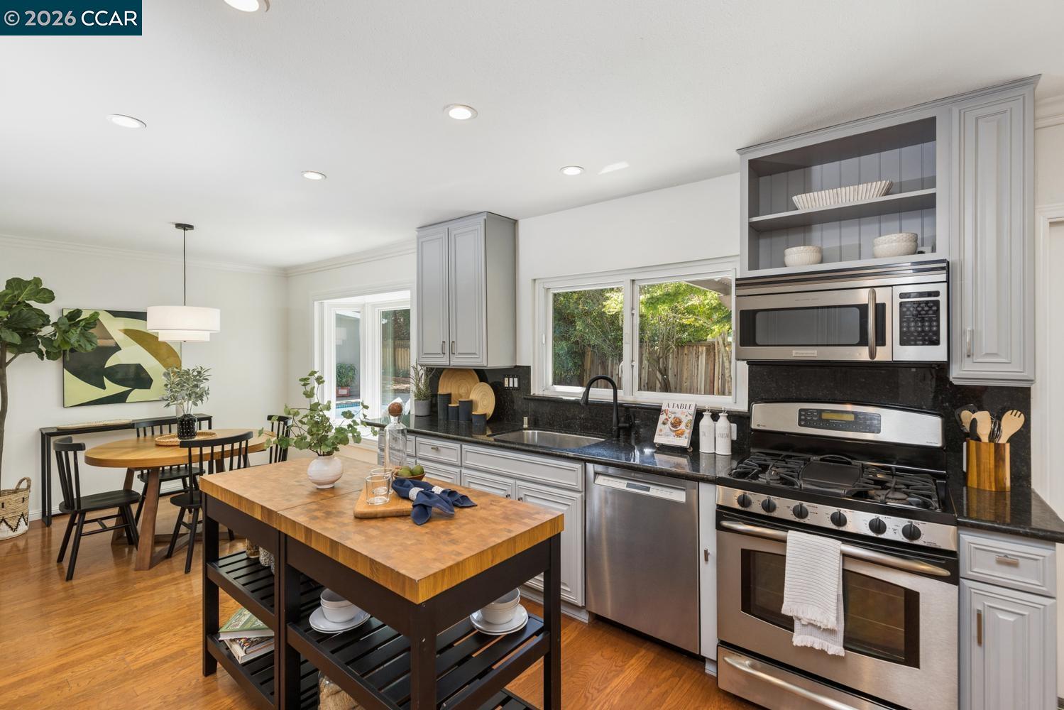 933 Brink Ct, Concord CA 94518 — photo 8