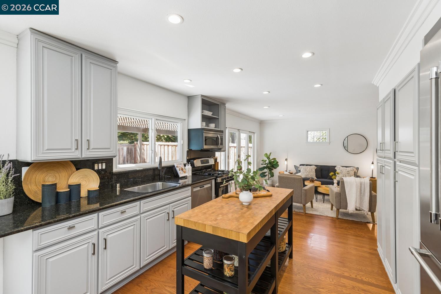 933 Brink Ct, Concord CA 94518 — photo 9