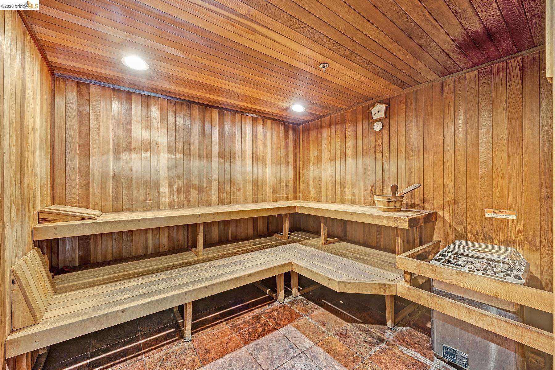 311 Oak St 842